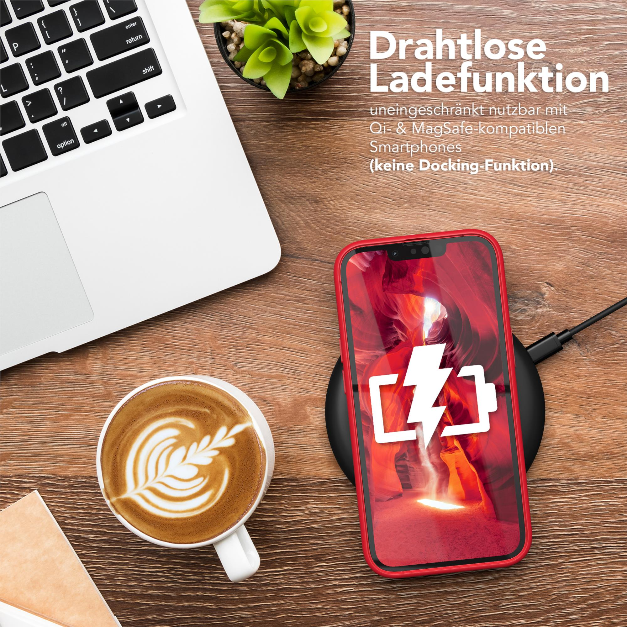 Telefon wird kabellos auf einem Holztisch geladen, mit Kaffee und Laptop.
