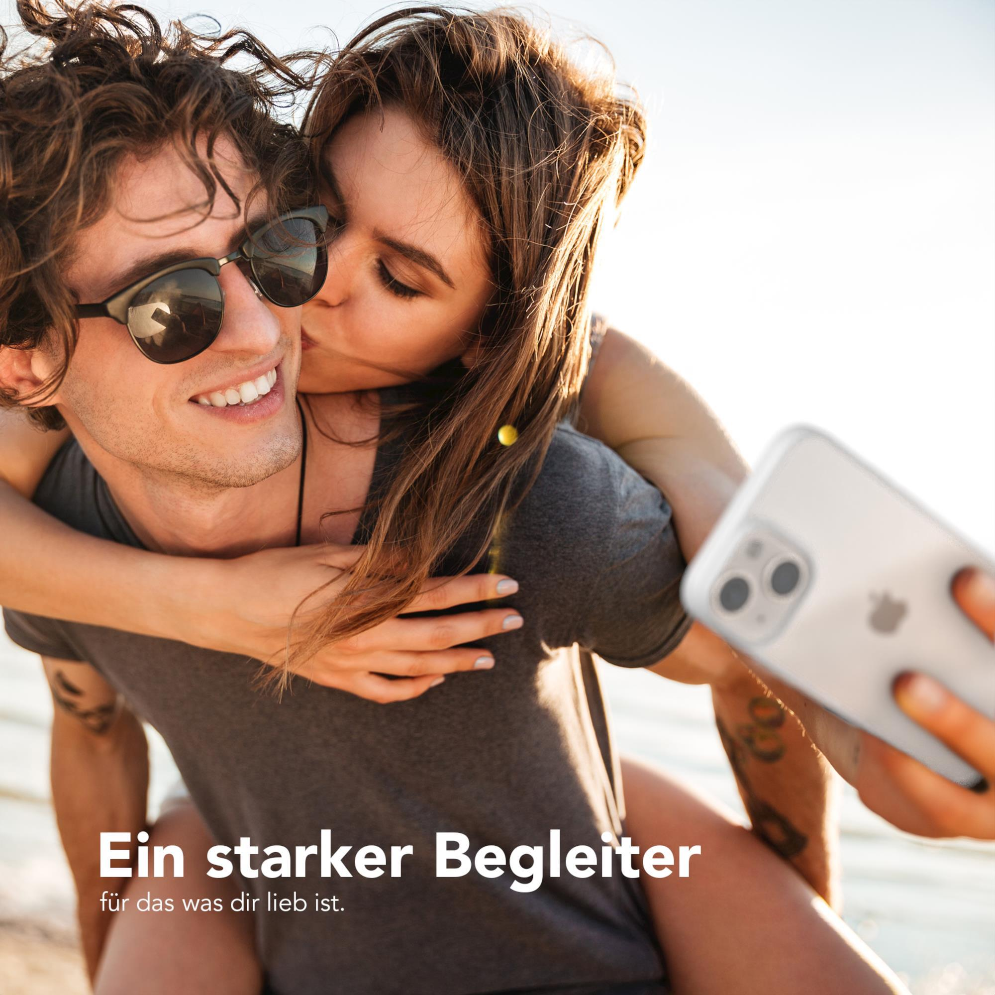 Ein Paar macht ein Selfie, Mann lächelt, Frau küsst ihn. Text: 'Ein starker Begleiter'.