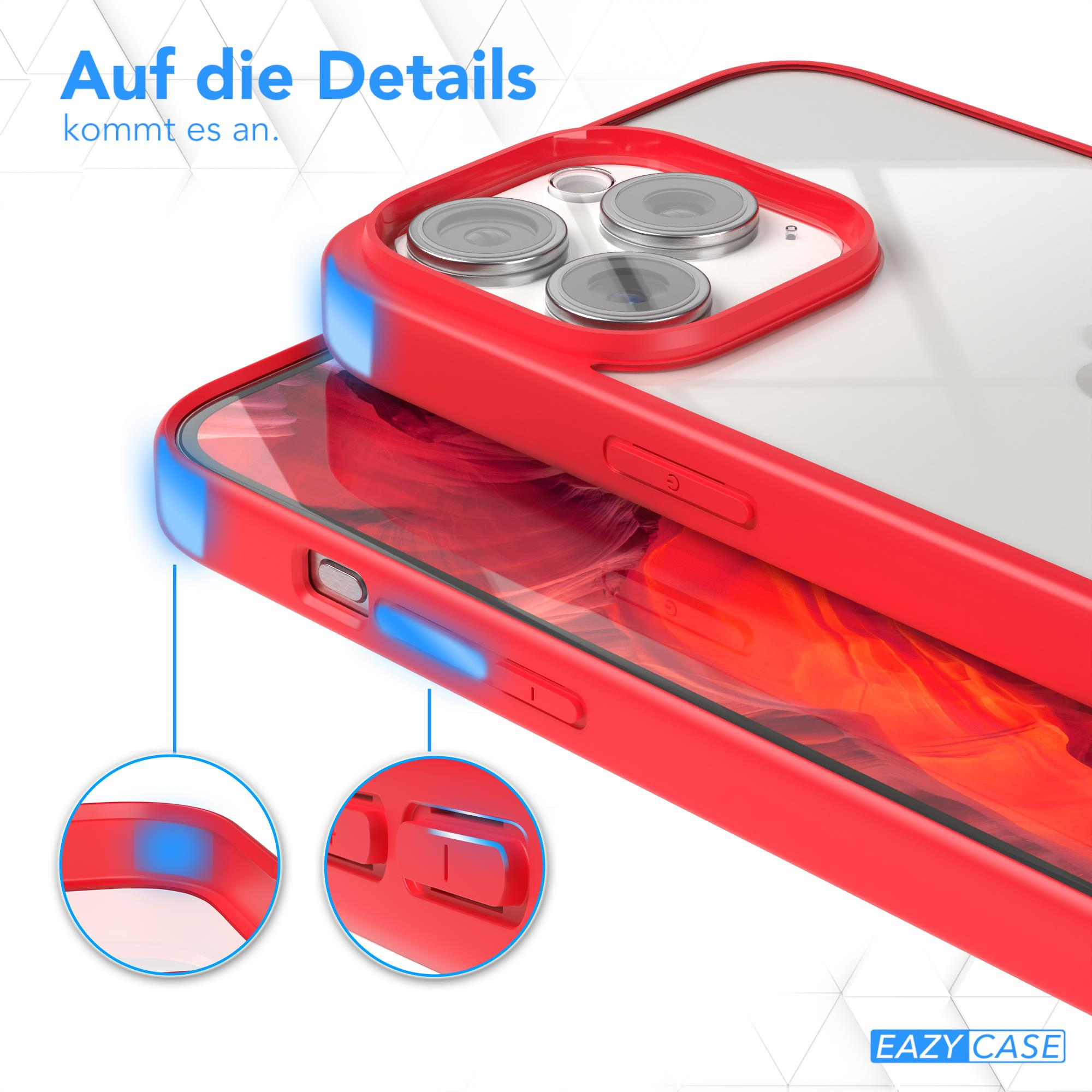 Ein lächelndes Paar, die Frau küsst den Mann auf die Wange, hält ein Telefon.
