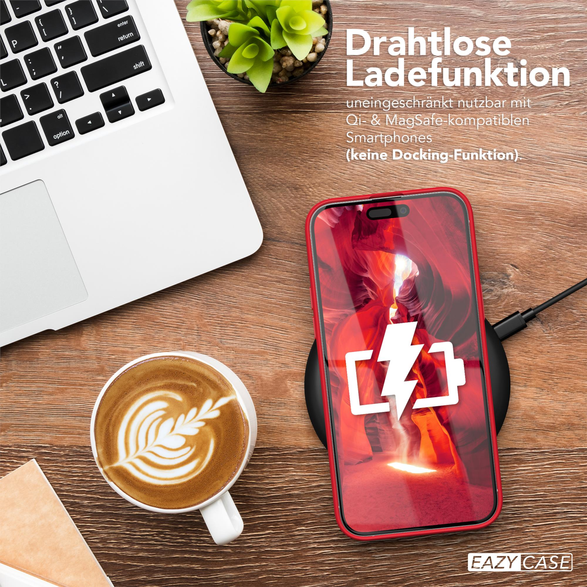 Telefon auf Ladepad. Daneben eine Kaffeetasse und ein Laptop.