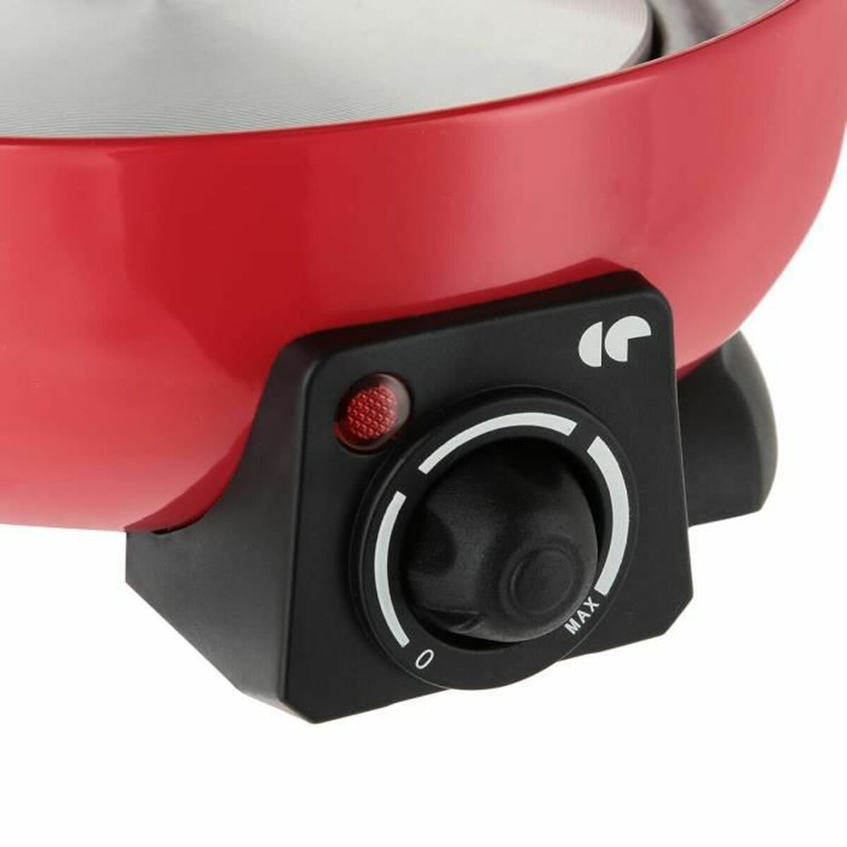 Ein roter Elektrogrill mit Temperaturregler und Einschaltknopf.