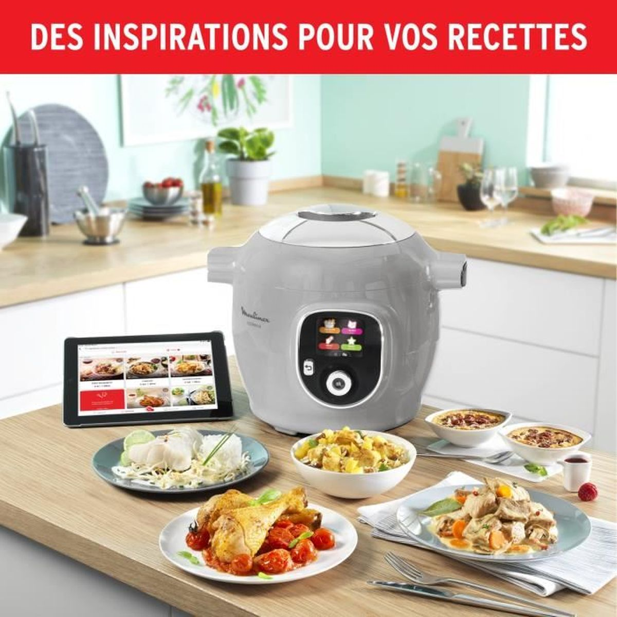 Vari piatti su un tavolo vicino a un multicooker grigio in cucina.