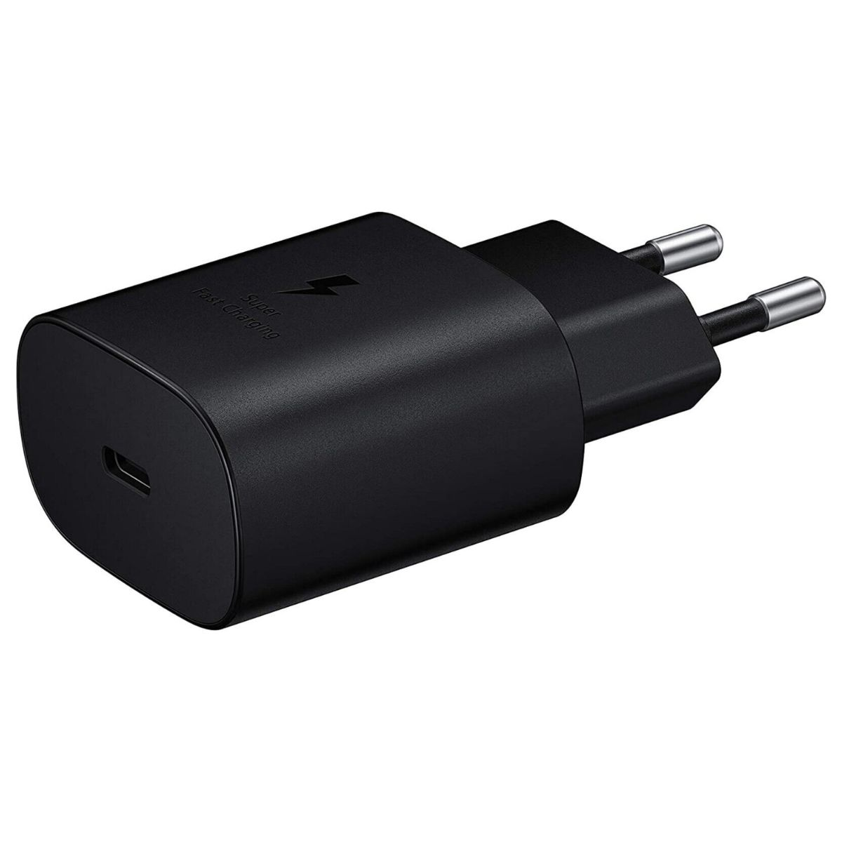 Ein schwarzer, quadratischer Schnellladeadapter mit zwei Stiften und einem USB-C-Anschluss.