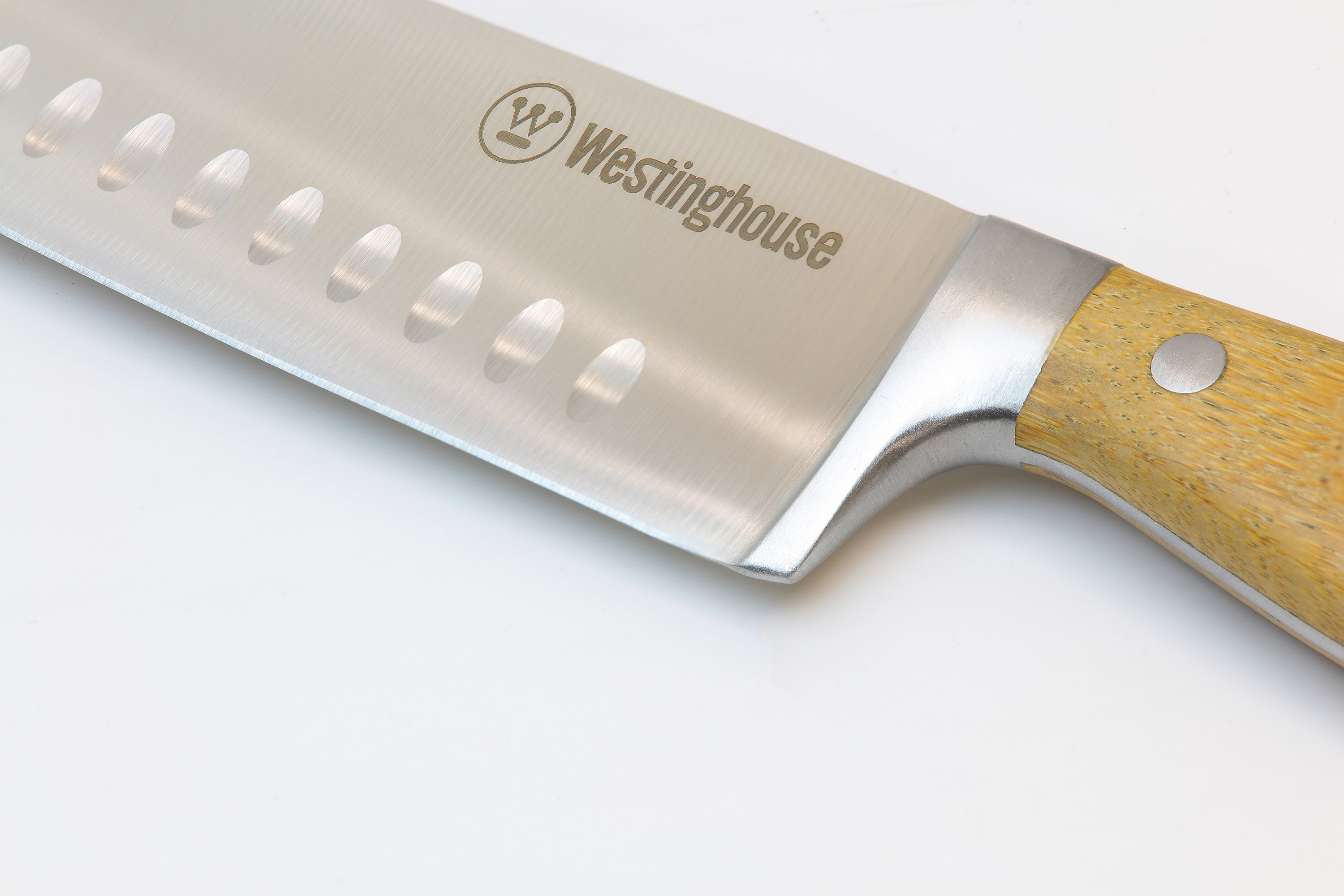 Nahaufnahme eines Westinghouse-Messers mit holzähnlichem Griff.