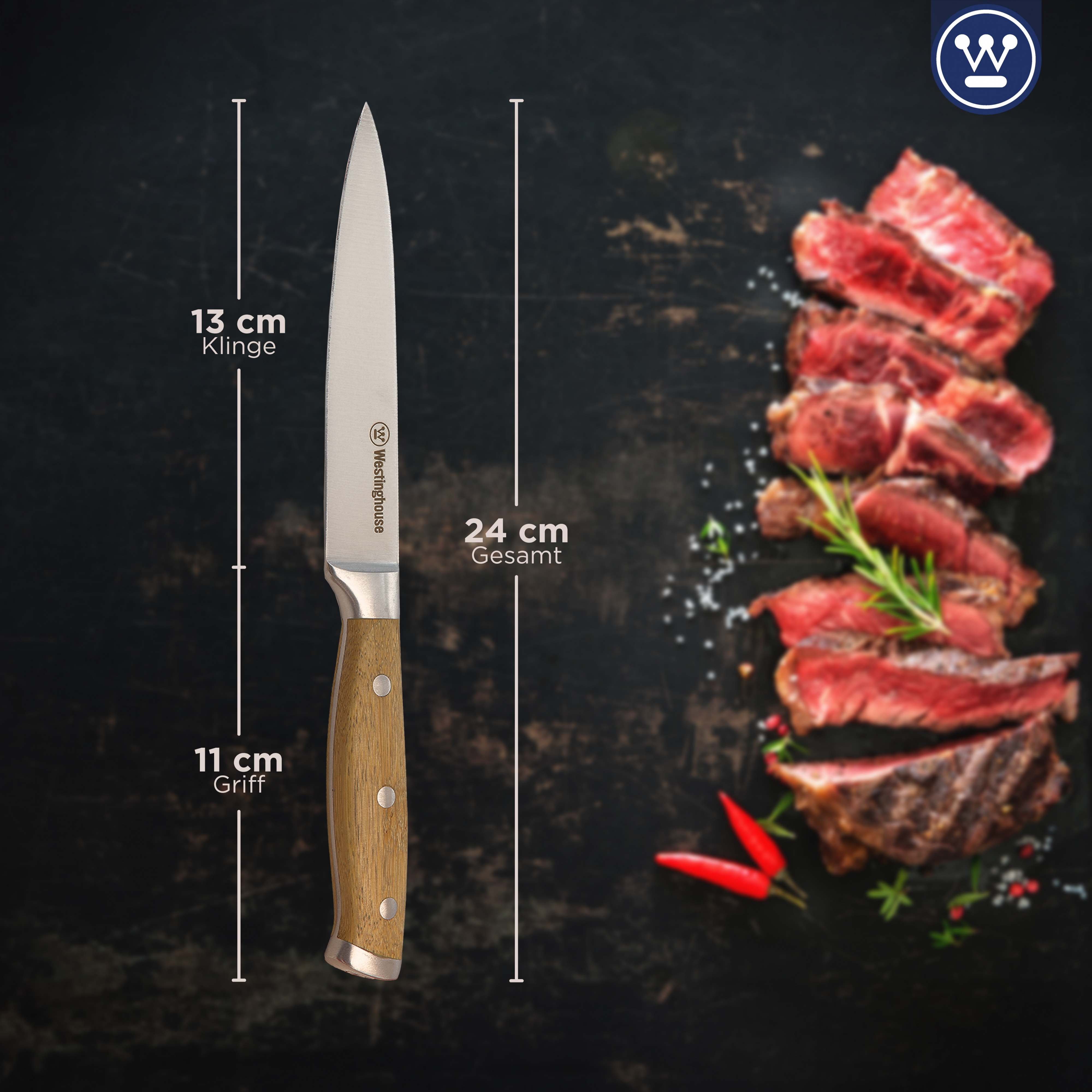 Steakmesser auf einem Schneidebrett mit Steak-Scheiben und roten Paprika. Maße sind angegeben.