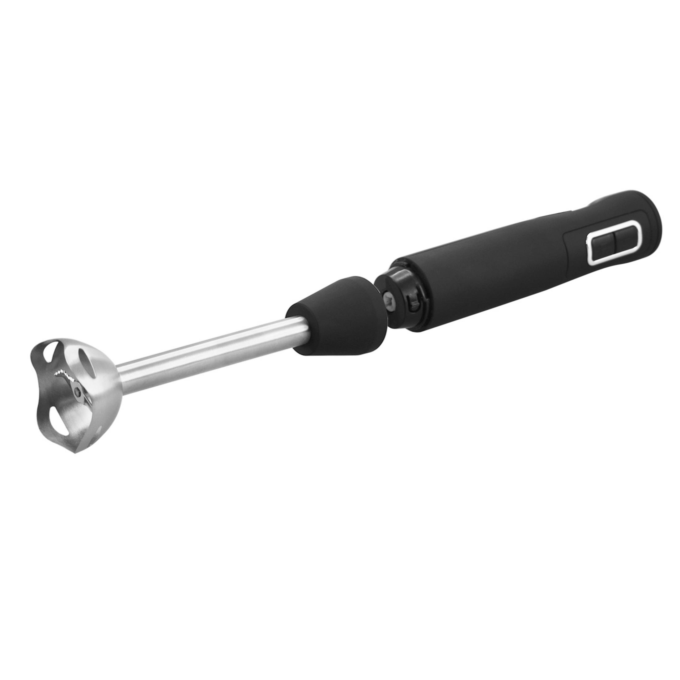 Een staafmixer, zwarte handgreep met zilveren mengarm met een cirkelvormig mes aan het uiteinde.