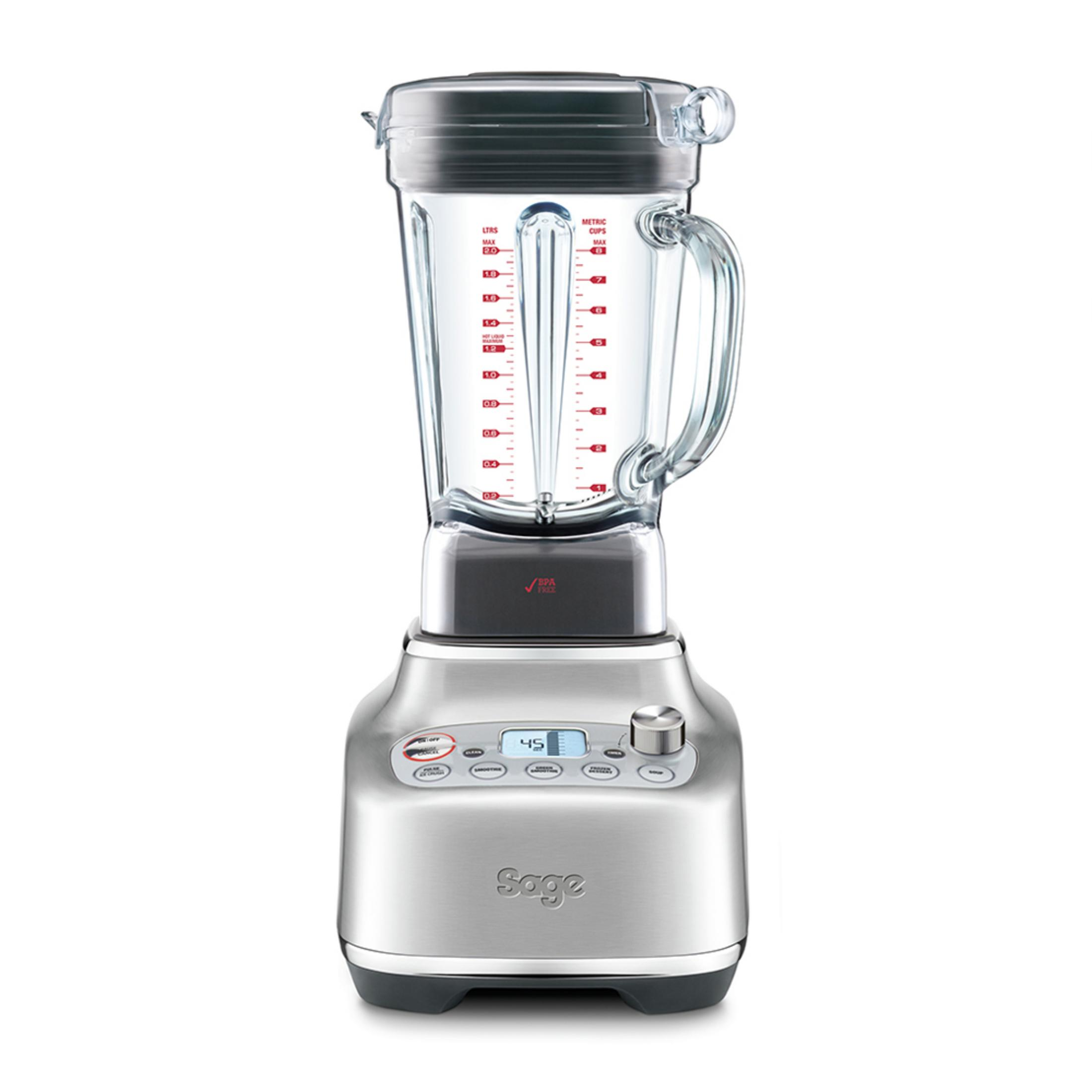 Pokazano srebrny blender Sage. Blender jest wysoki i ma szklany pojemnik.