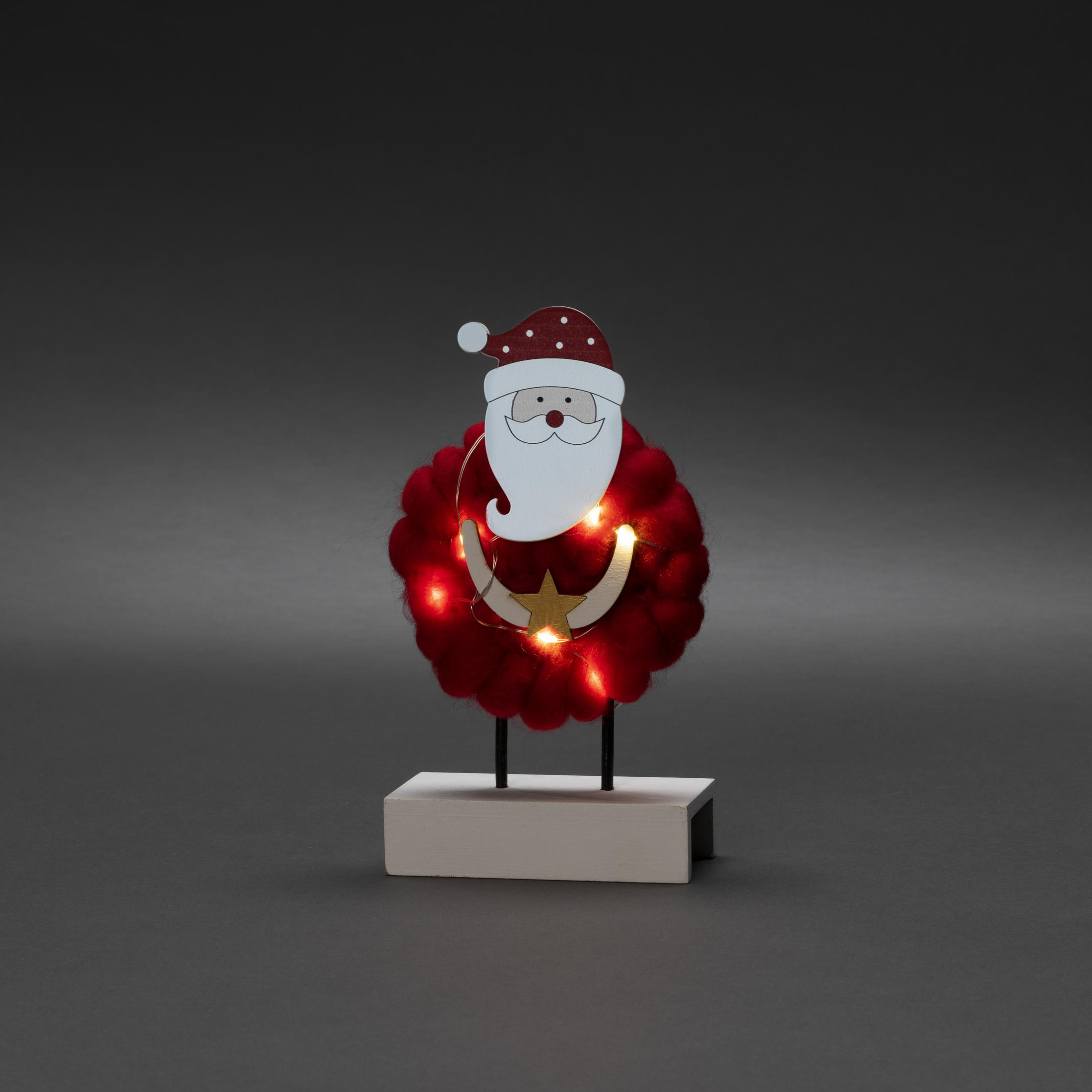Eine Weihnachtsdekoration mit einer Weihnachtsmannfigur und Lichtern auf einem Ständer.