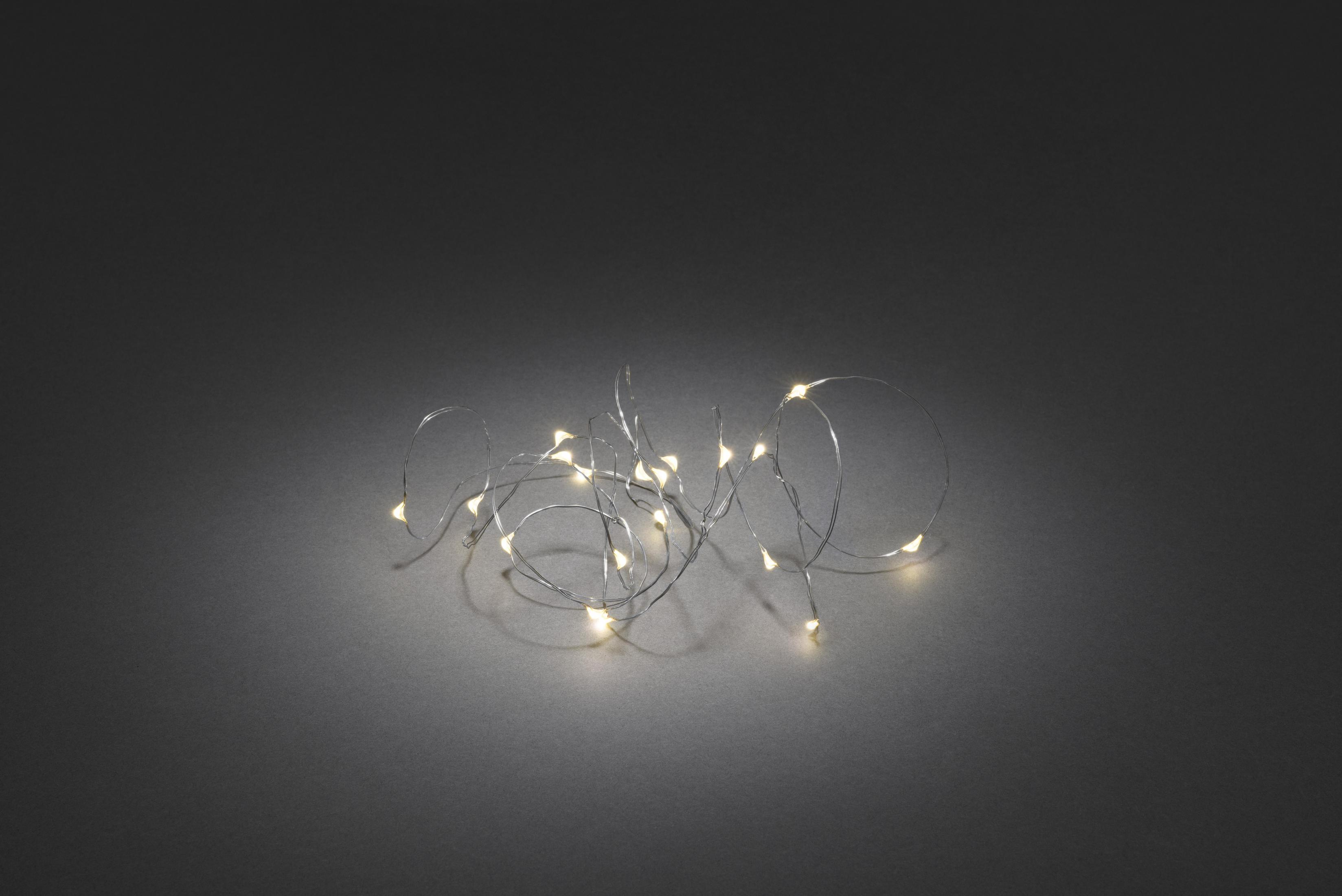 Lichterkette auf grauem Hintergrund.