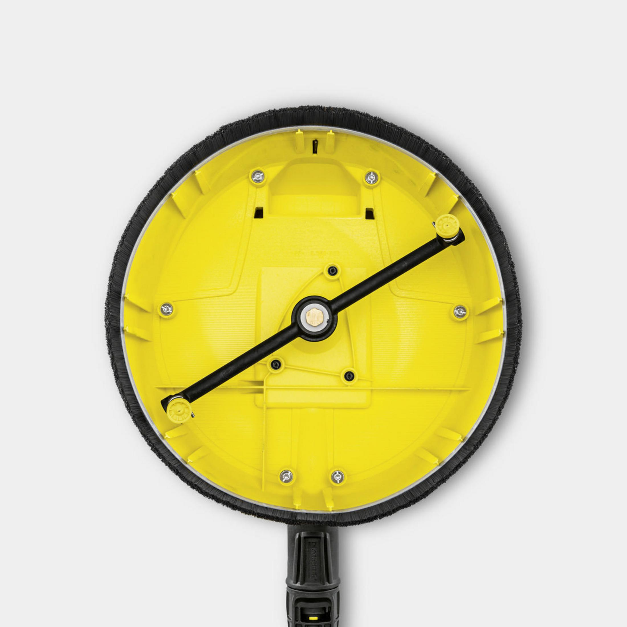 Żółto-czarny, okrągły środek do czyszczenia powierzchni. Posiada czarną obrotową szczotkę i czarne ramię.