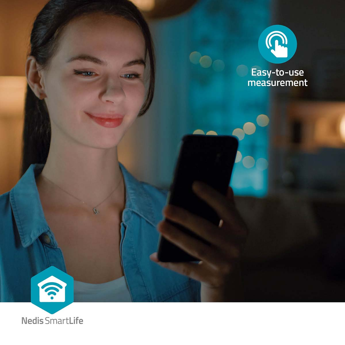 Kobieta trzymająca telefon, uśmiechnięta. Tekst mówi 'Łatwy w użyciu pomiar' w prawym górnym rogu.