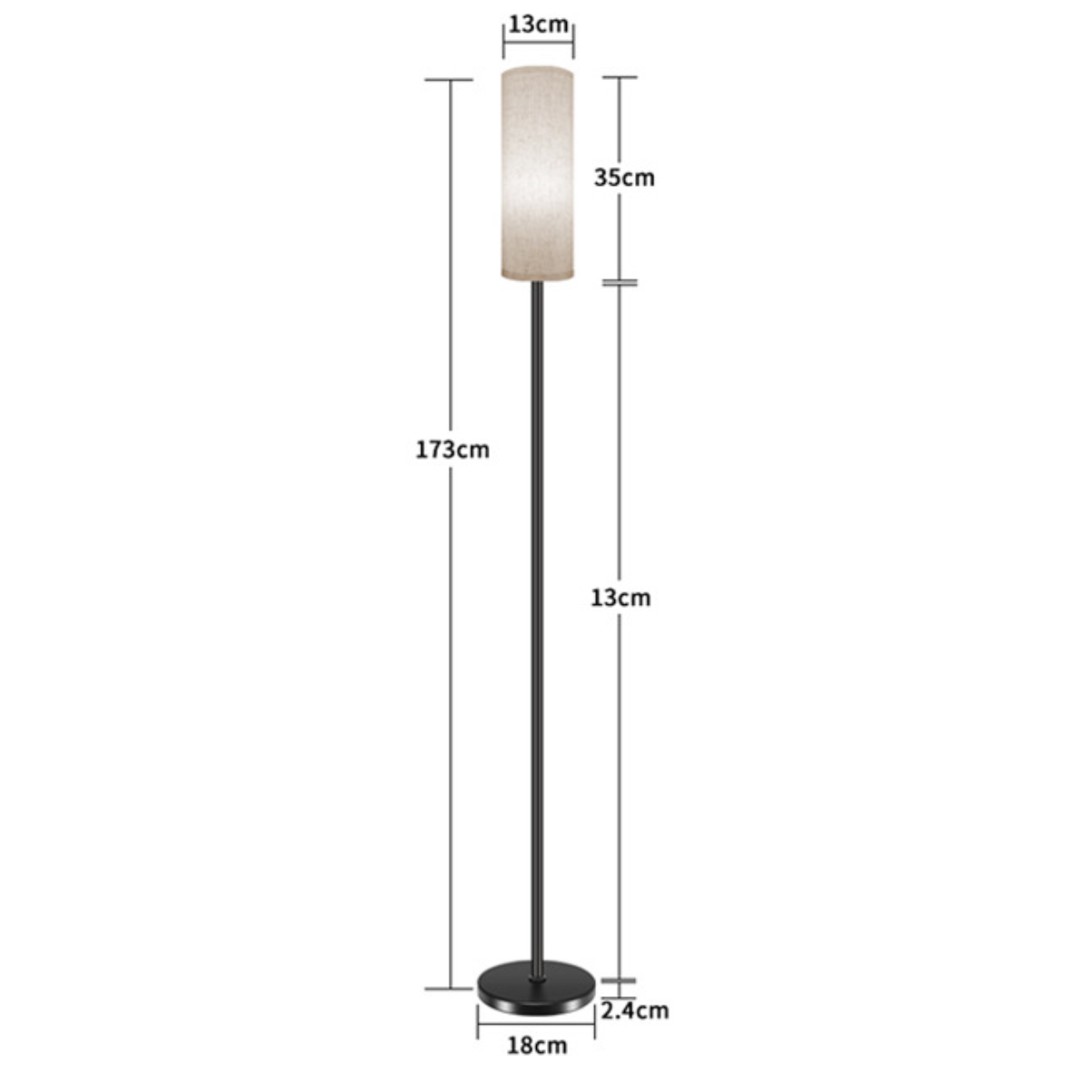 Hohe Stehlampe mit beigem Lampenschirm und schwarzem Ständer. Maße in cm. Weißer Hintergrund.