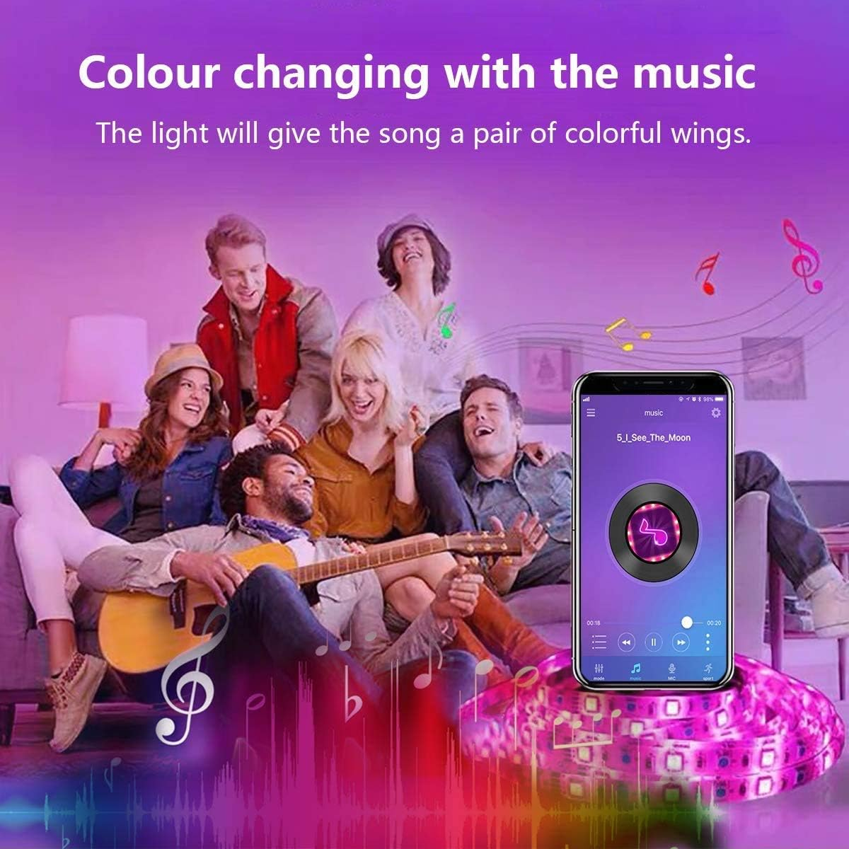 Menschengruppe mit Gitarre und Telefon. Das Telefon zeigt die Musikoberfläche mit einer rosa Grafik.