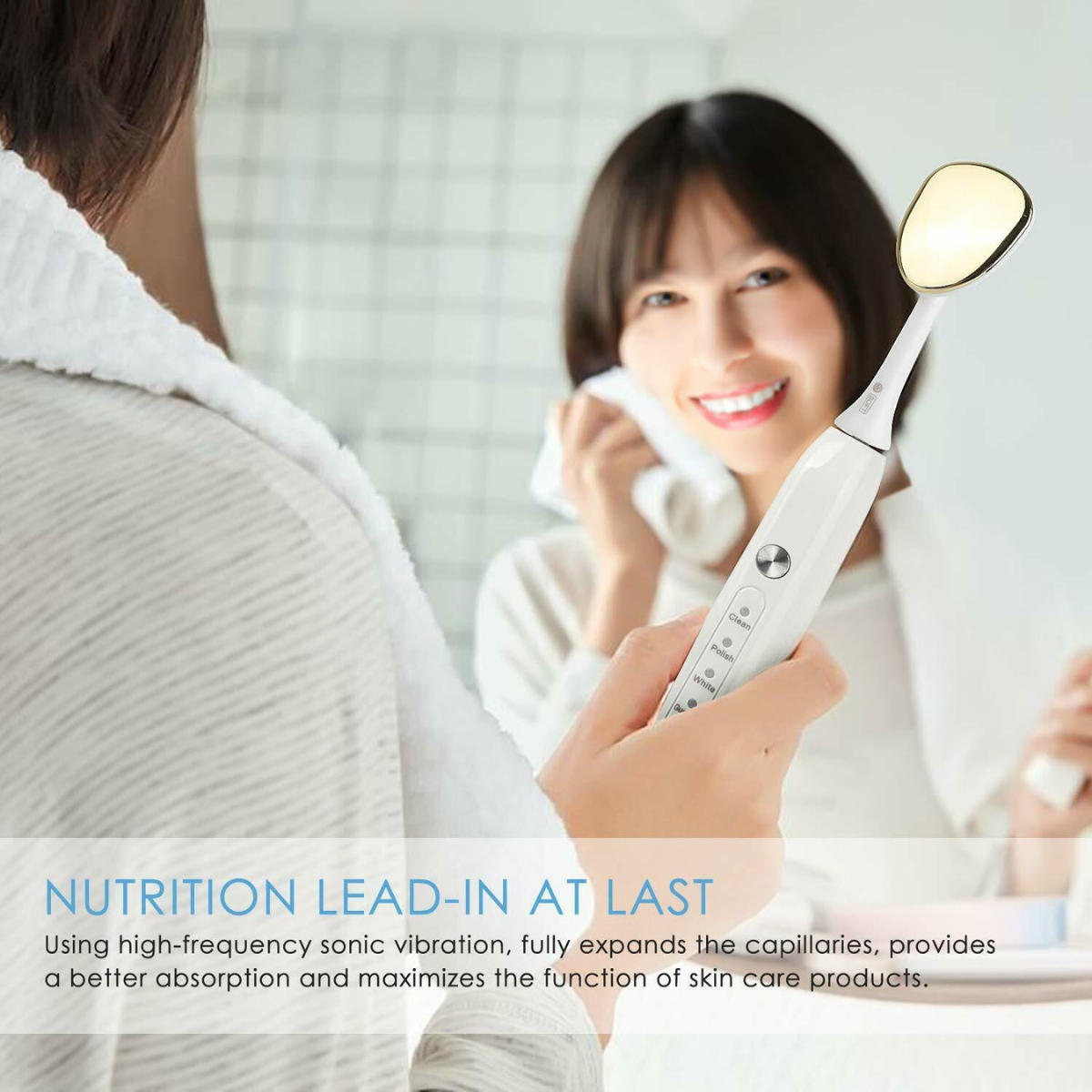 Frau im Badezimmer hält weißes Schall-Hautpflegegerät mit Licht. Text: Nutrition Lead-In At Last.