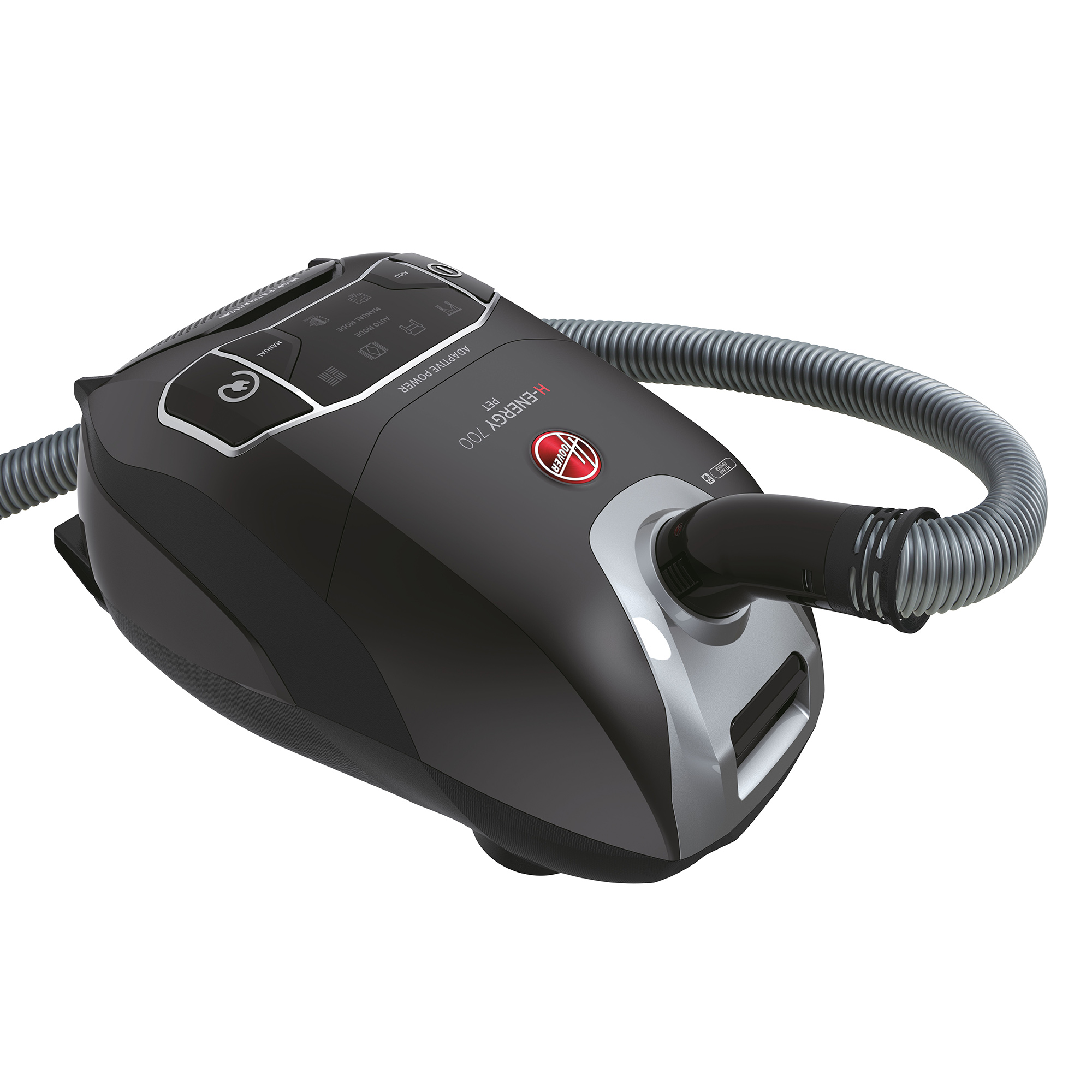 Czarny odkurzacz z podłączonym wężem, skierowany w stronę widza. Białe tło.