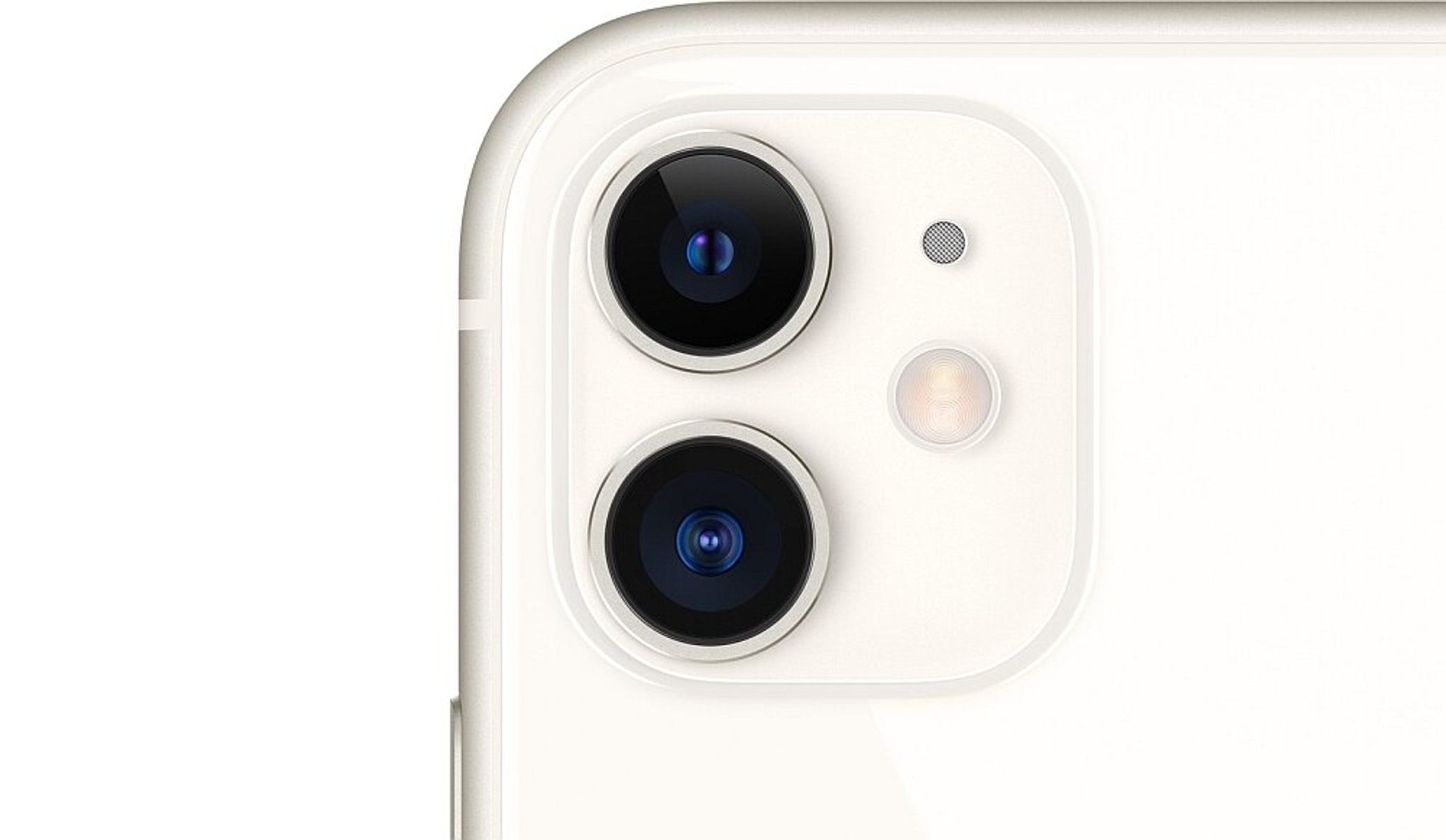 Zbliżenie białego modułu aparatu iPhone 11 z dwoma obiektywami i mikrofonem.