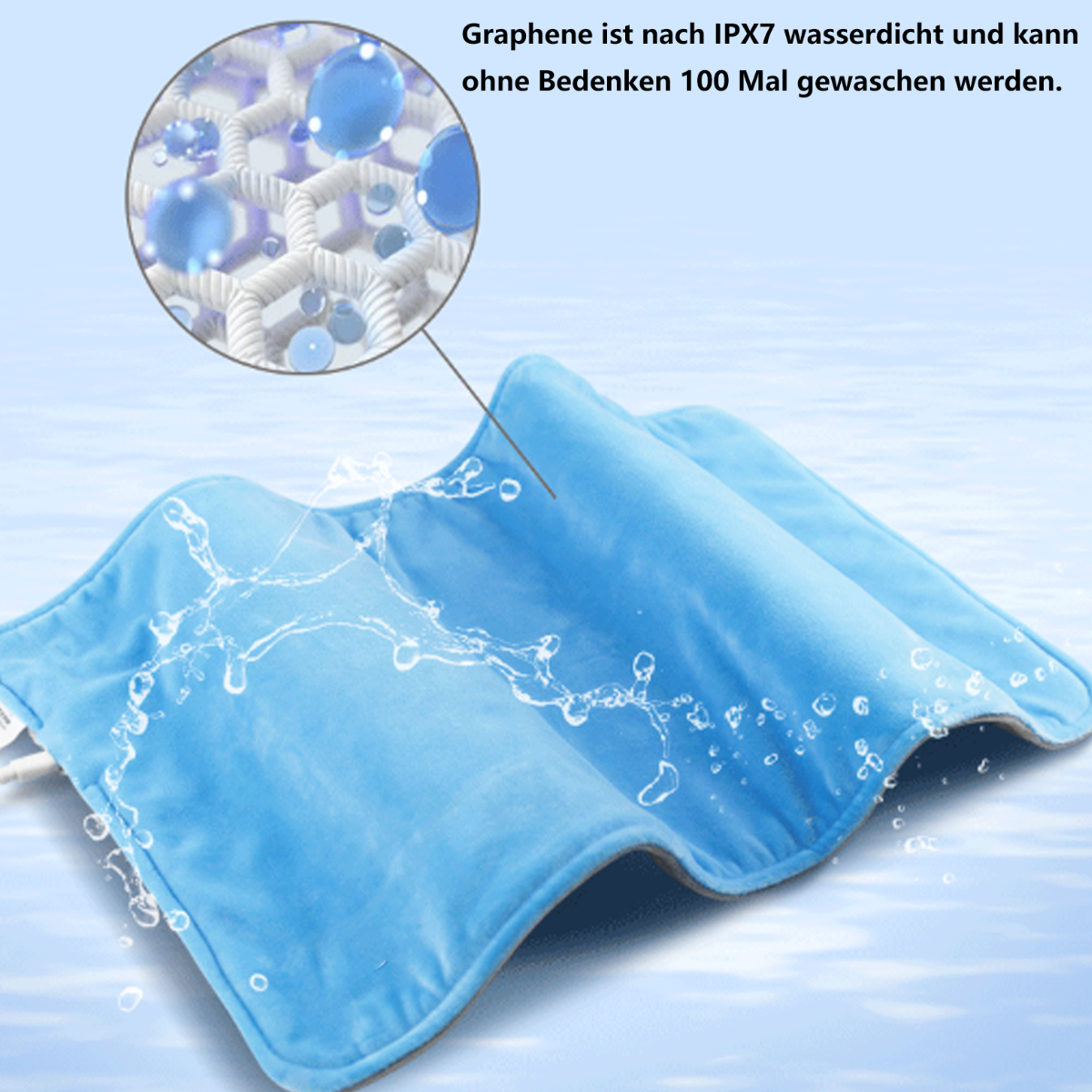 Ein blaues, wasserdichtes Heizkissen mit Wassertropfen, in Nahaufnahme gezeigt.