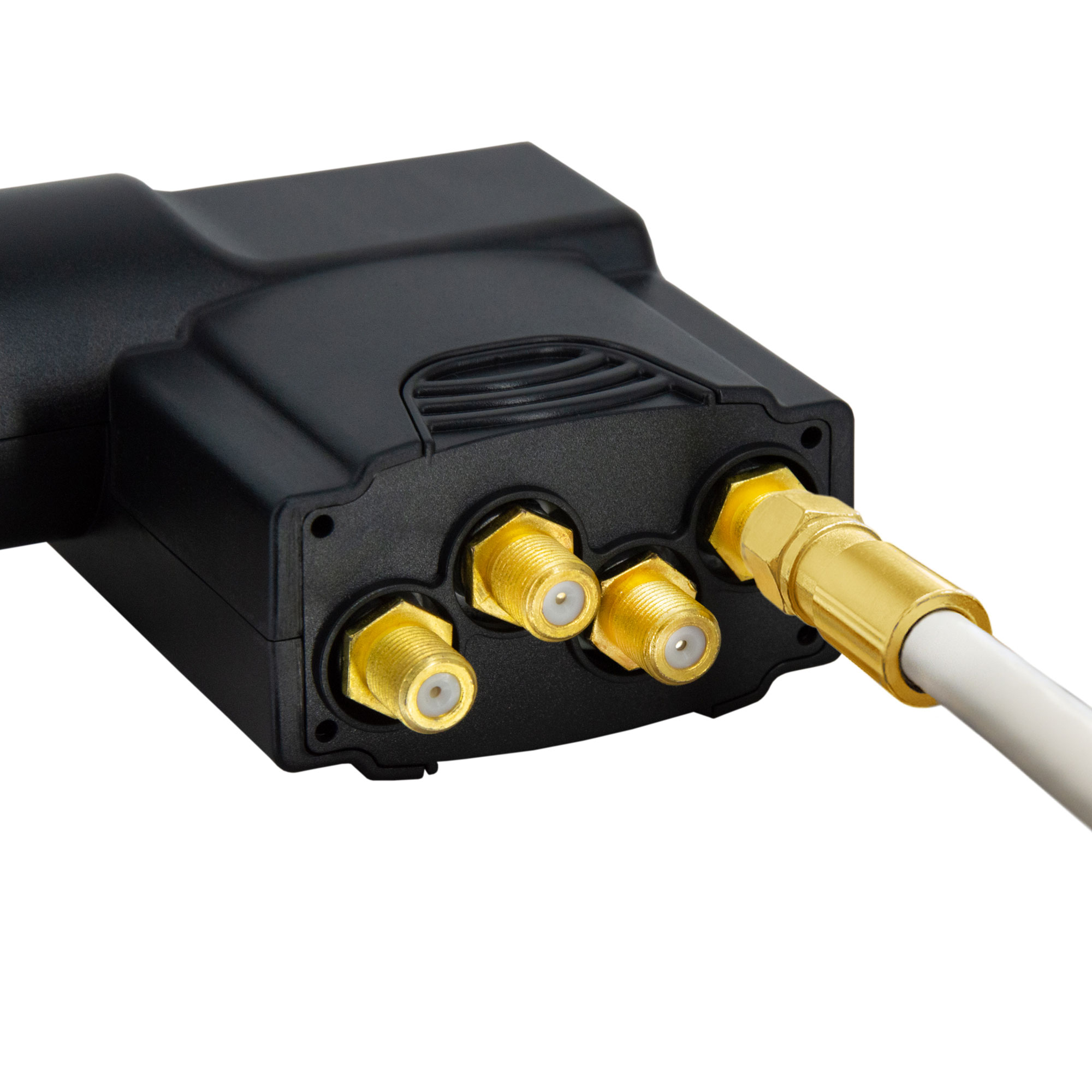 Ein schwarzes Gerät mit mehreren goldfarbenen Anschlüssen und einem weißen Kabel.