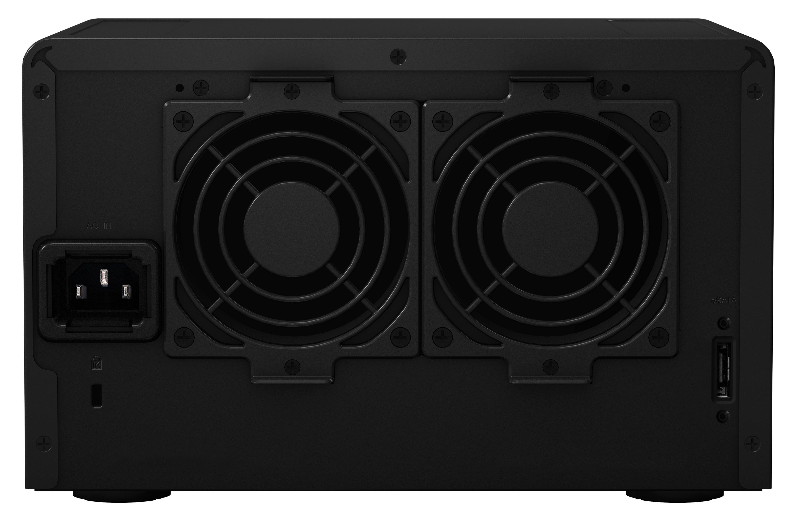 Rückansicht eines schwarzen Synology DX517 NAS. Zeigt Lüfter, Stromanschluss und Anschlüsse.
