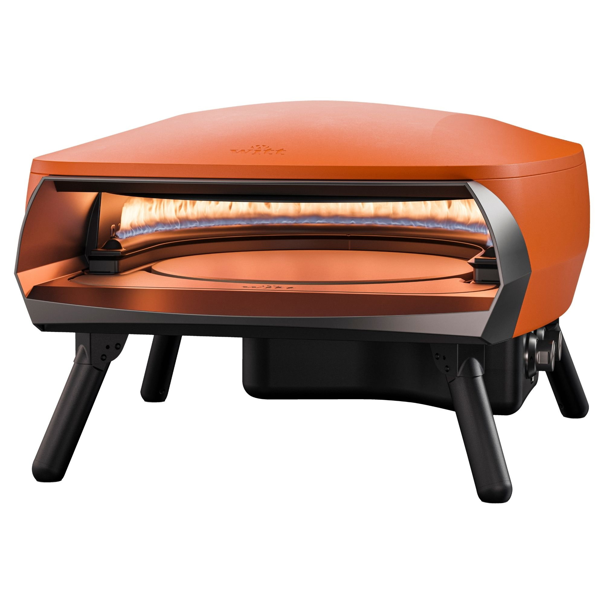 Forno per pizza arancione con gambe nere. Una pizza è all'interno, fiamme visibili. Interno color rame, esterno nero.