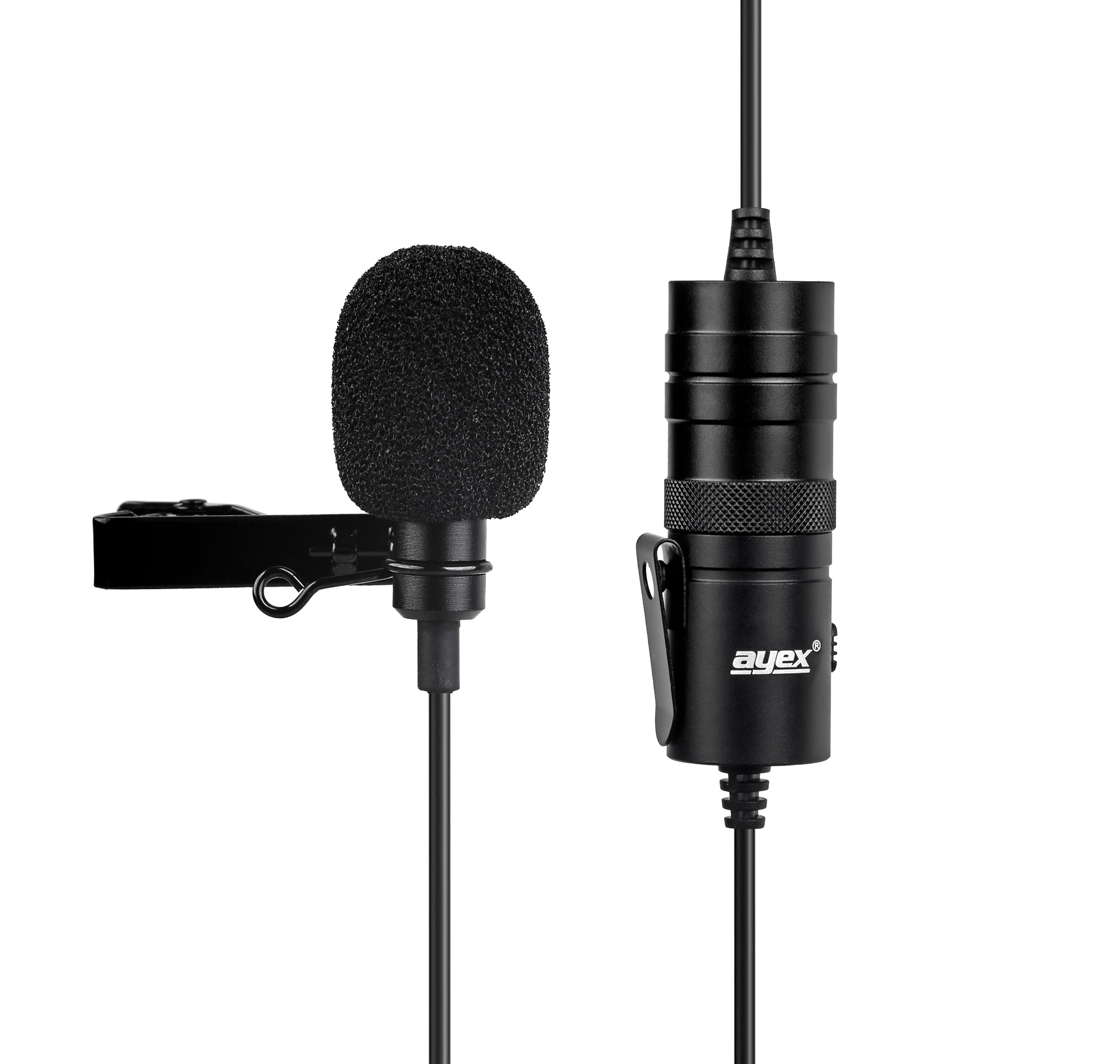 Ein schwarzes Mikrofon mit Clip und Adapter, verbunden mit dem Mikrofon.