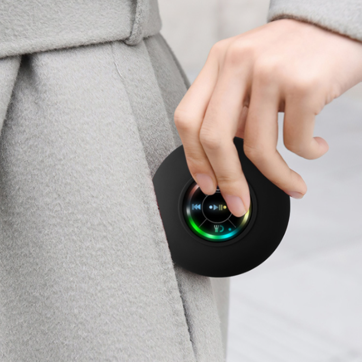 ENBAOXIN Tragbarer Bluetooth-Stereo-Saugnapf mit Wasserdicht Licht, Weiß, Vier Wasserfest Bluetooth Blinklichter, kühle Sieben Lautsprecher, Farben