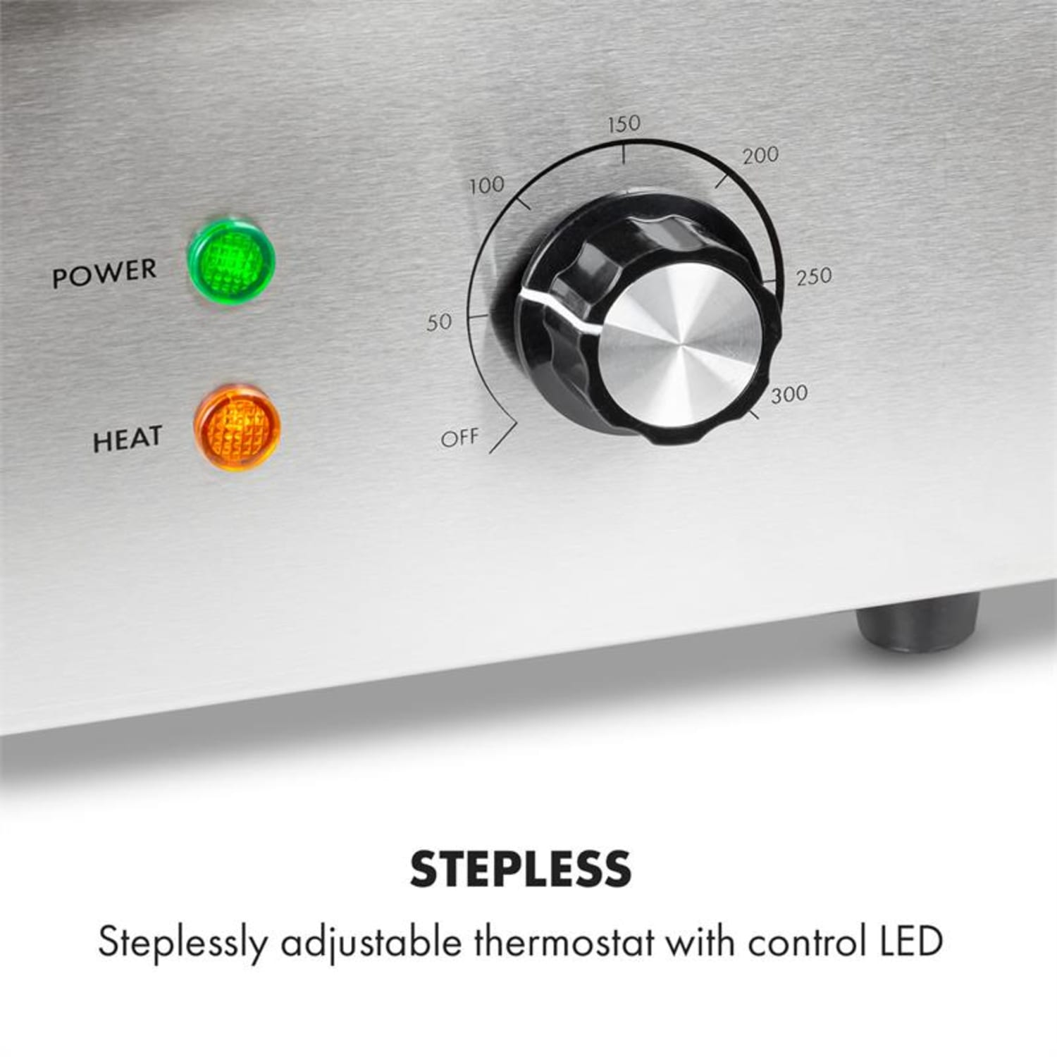 Nahaufnahme eines Bedienfelds. Grünes 'POWER'-Licht und orangefarbenes 'HEAT'-Licht leuchten.