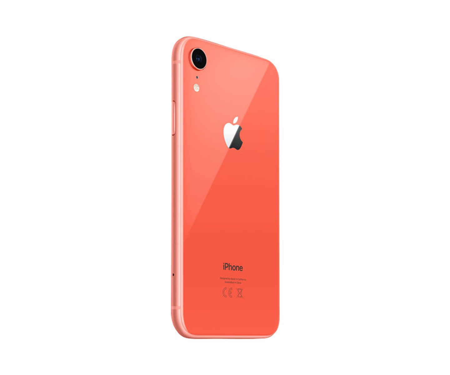 Tył koralowego iPhone XR. Posiada aparat i logo Apple. Telefon na białym tle.