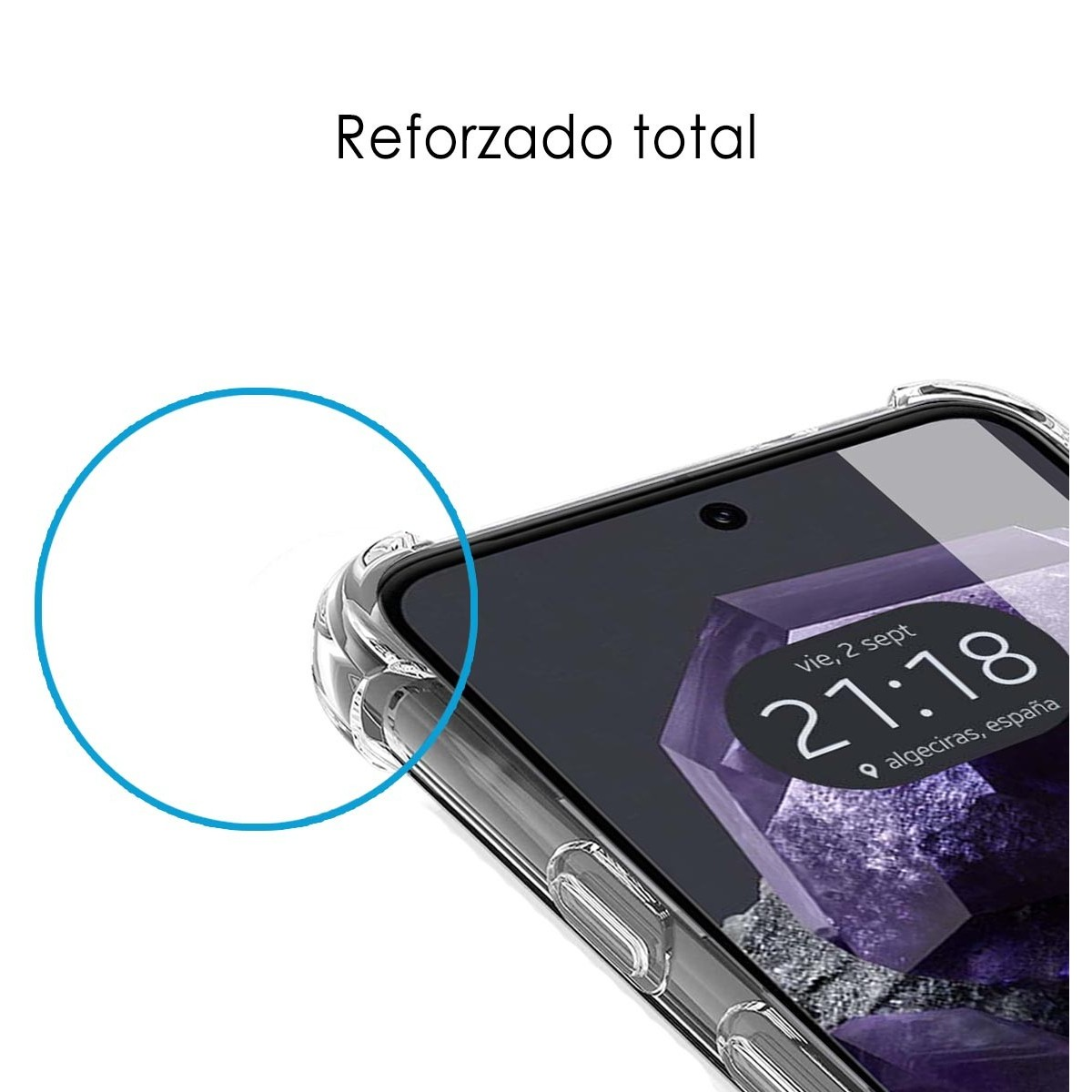 Un primer plano de un teléfono con una funda transparente. Las palabras 'Reforzado total' están encima del teléfono.