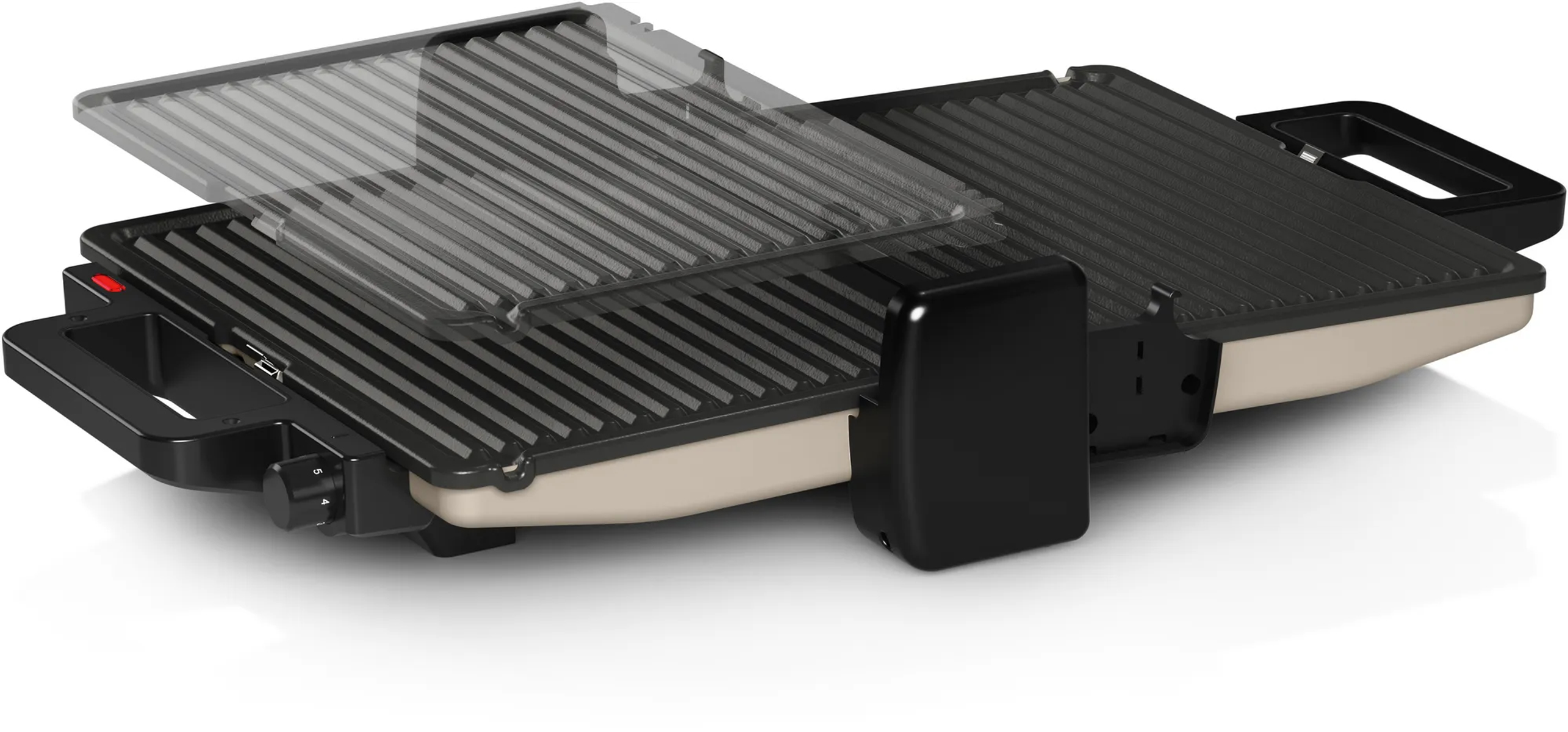 Ein silberner und schwarzer Elektrogrill mit abnehmbaren Teilen. Der Grill ist abgewinkelt.