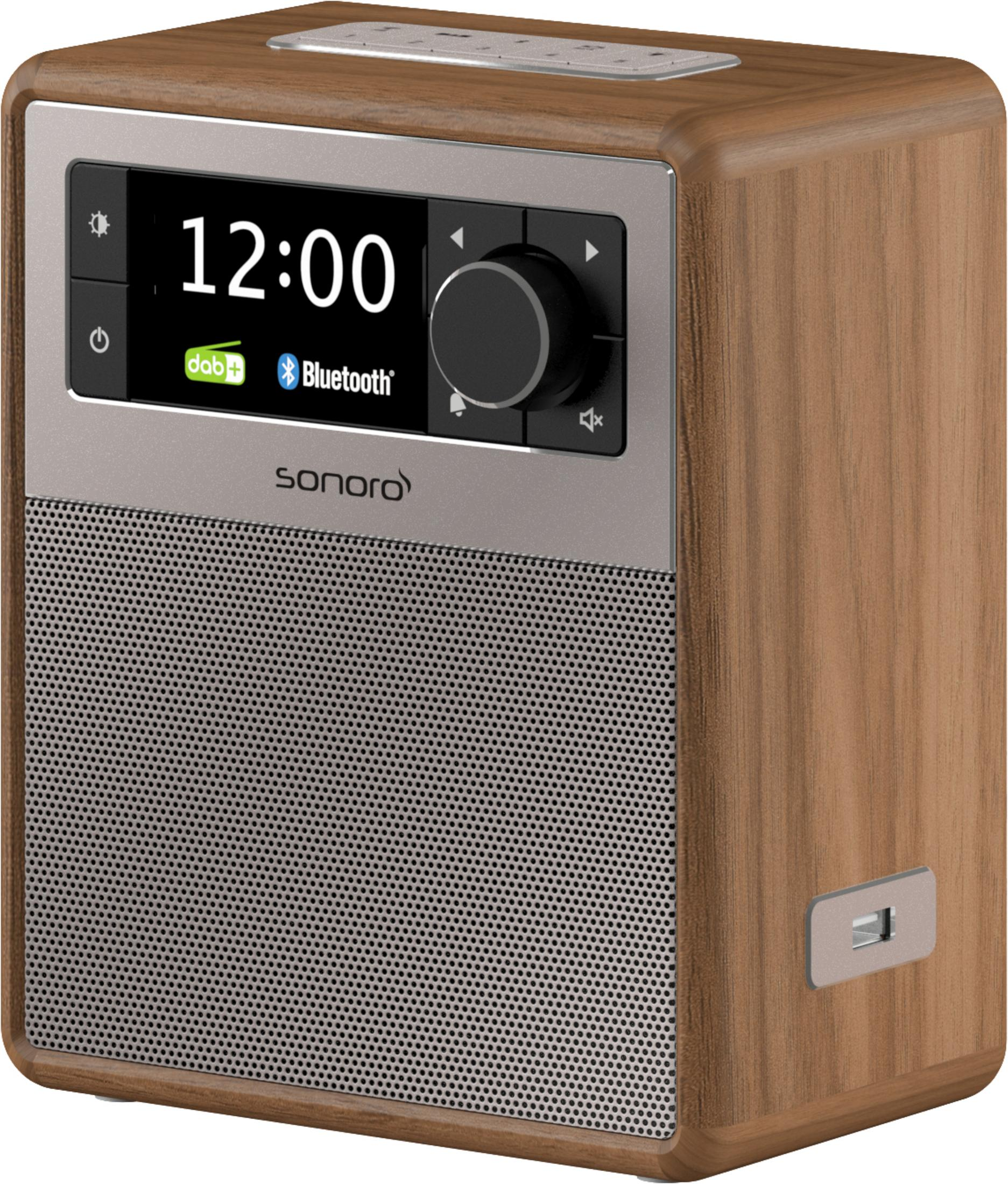 Radio in Holzoptik mit digitaler Uhranzeige und Bluetooth-Logo. Silberne Verkleidung.
