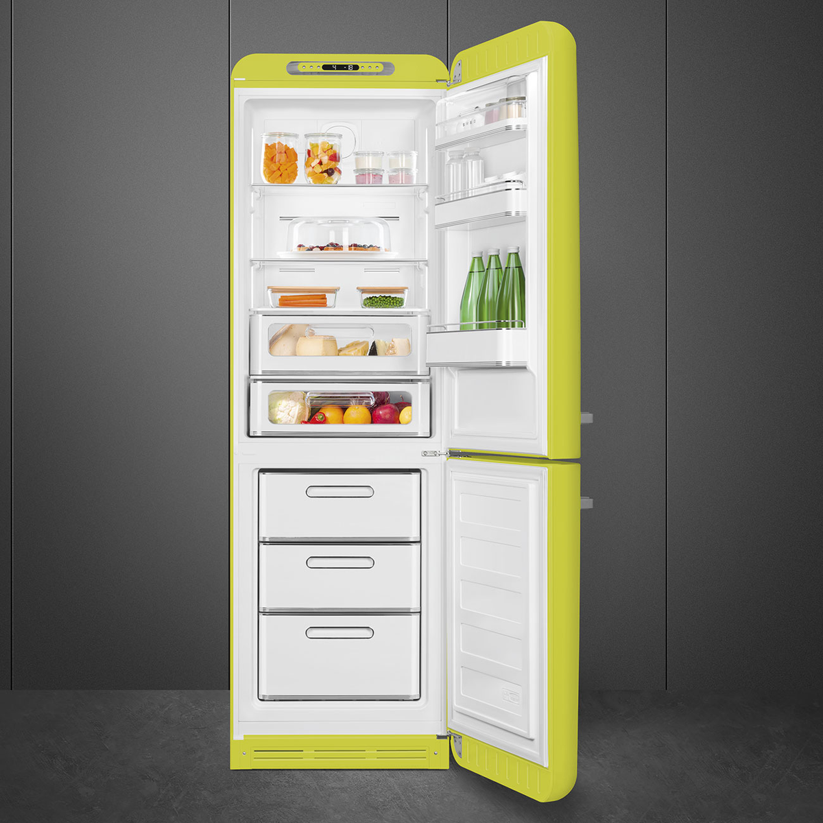 Frigorífico verde lima con puerta abierta, lleno de alimentos y bebidas.