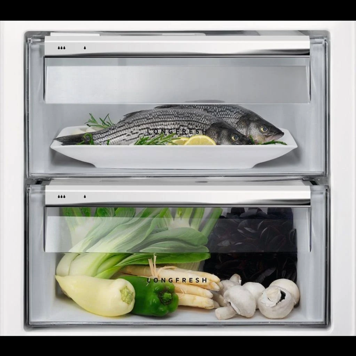 Koelkastladen met vis en groenten. Longfresh label zichtbaar.