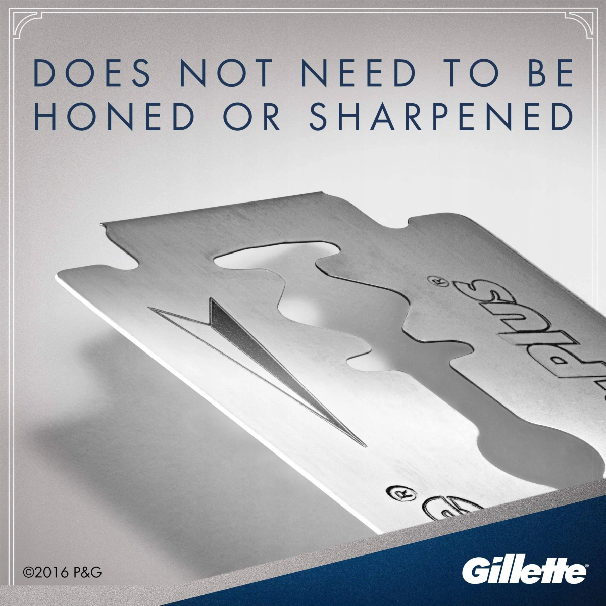 Primer plano de una cuchilla Gillette con texto: 'No necesita ser afilada'.
