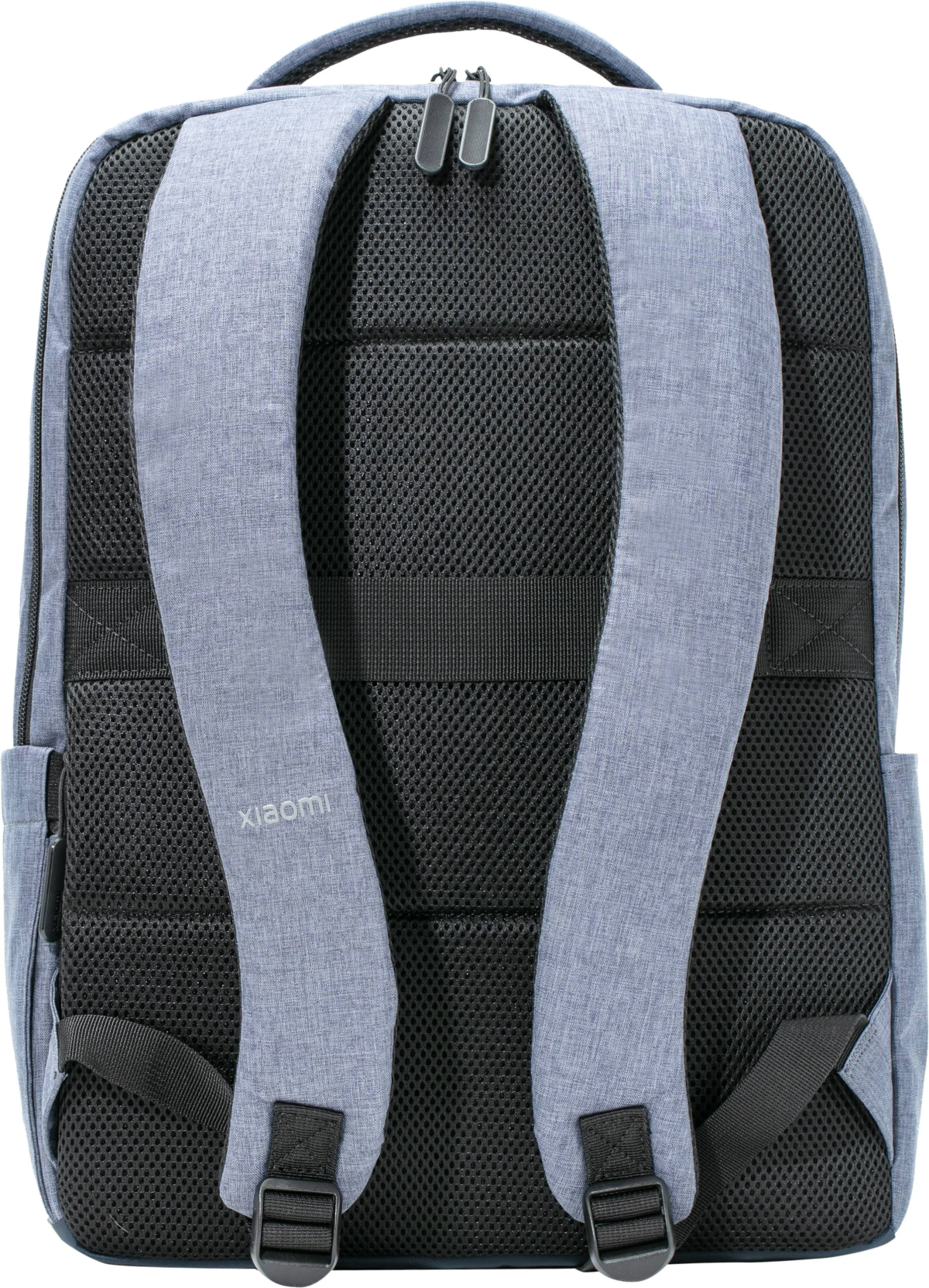 Mochila azul con respaldo y correas de malla negra. Tiene el logotipo de Xiaomi.