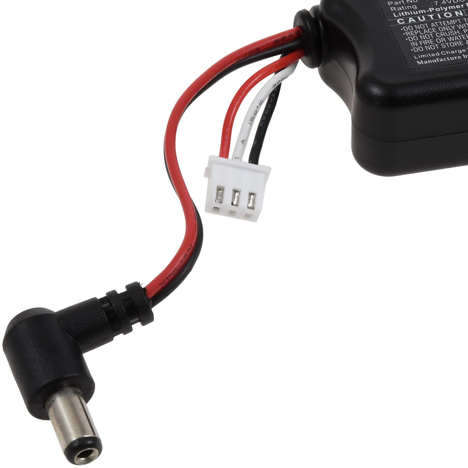 Schwarz-rote Kabel an einem schwarzen Netzteil mit weißem Stecker.