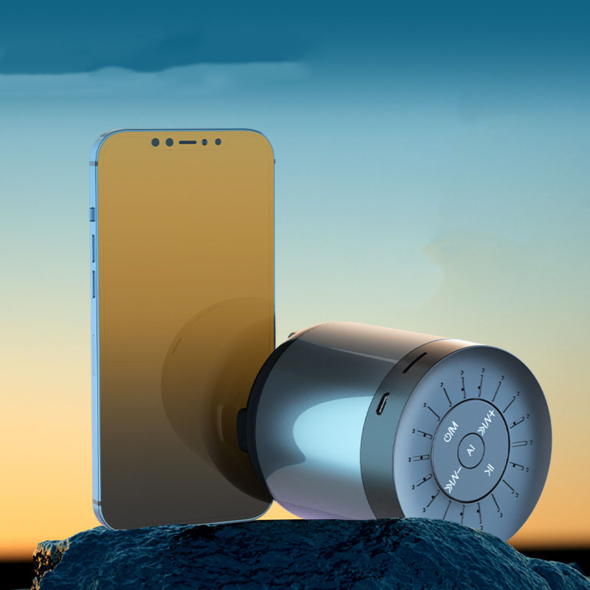 Blauer Himmelshintergrund unterstützt ein goldenes Telefon neben einem silbernen Lautsprecher.