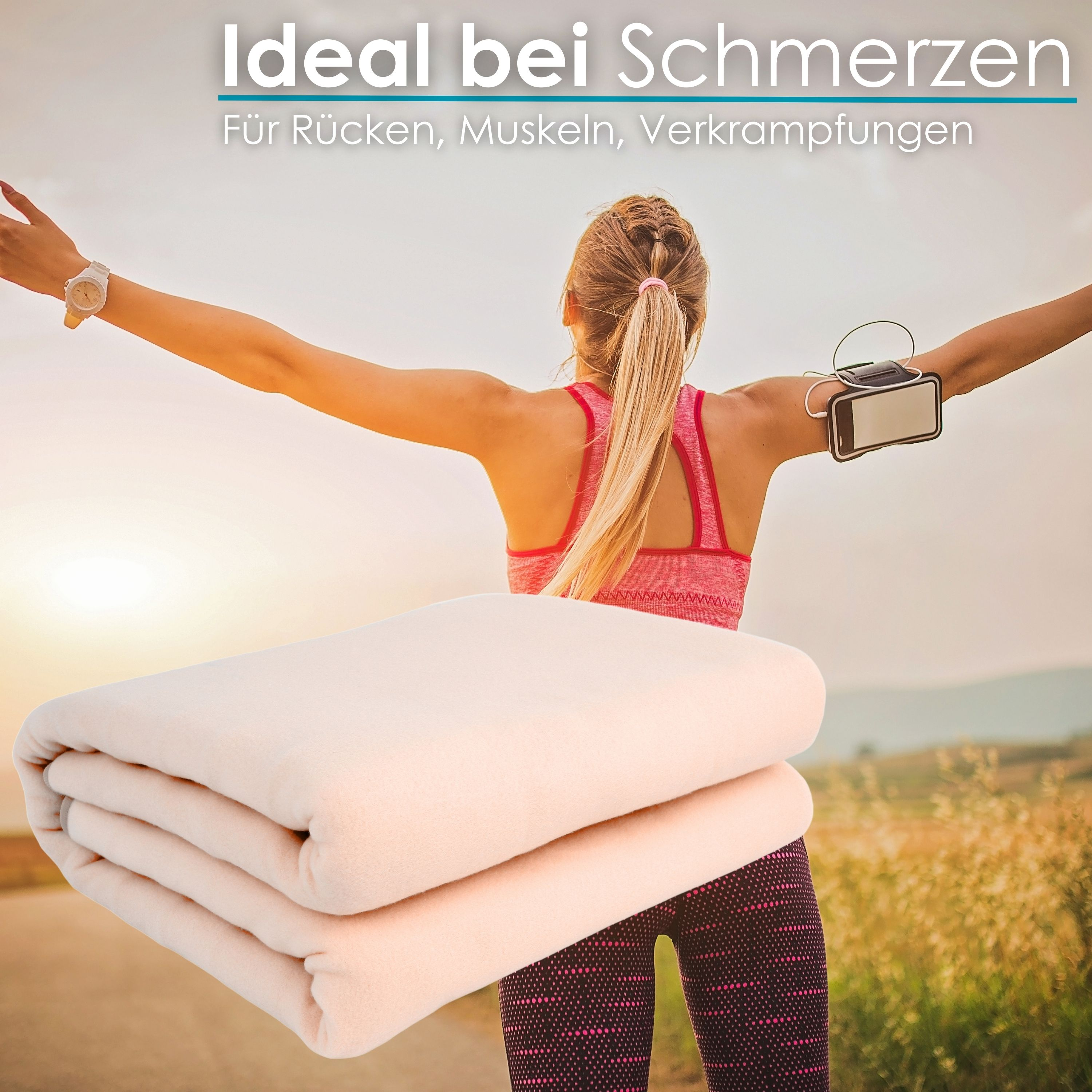 Frau in Sportkleidung mit gefalteter Decke, Text: "Ideal bei Schmerzen". Draußen.