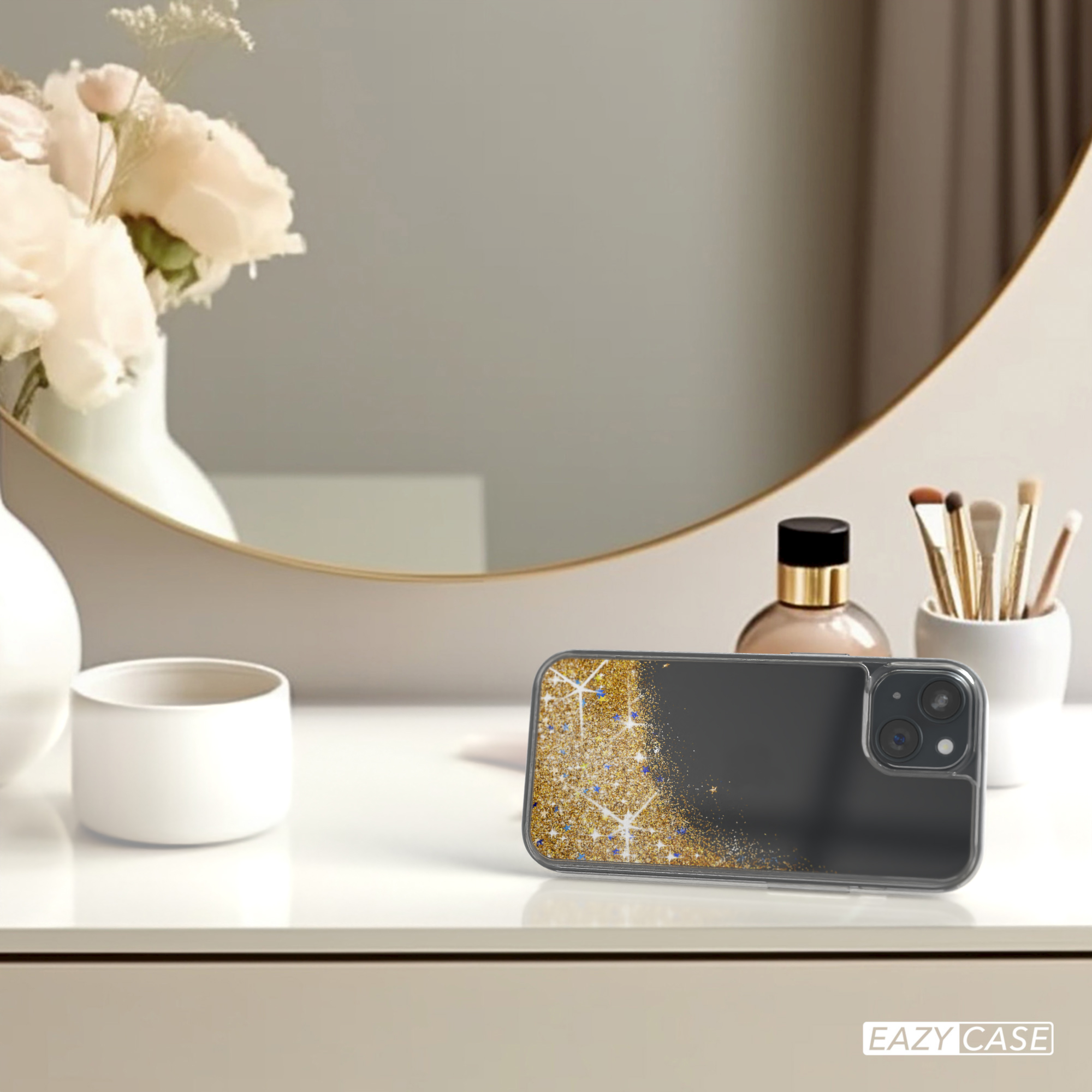 Eine Handyhülle auf einem Tisch. Die Hülle ist schwarz und hat goldfarbene Glitzerakzente.