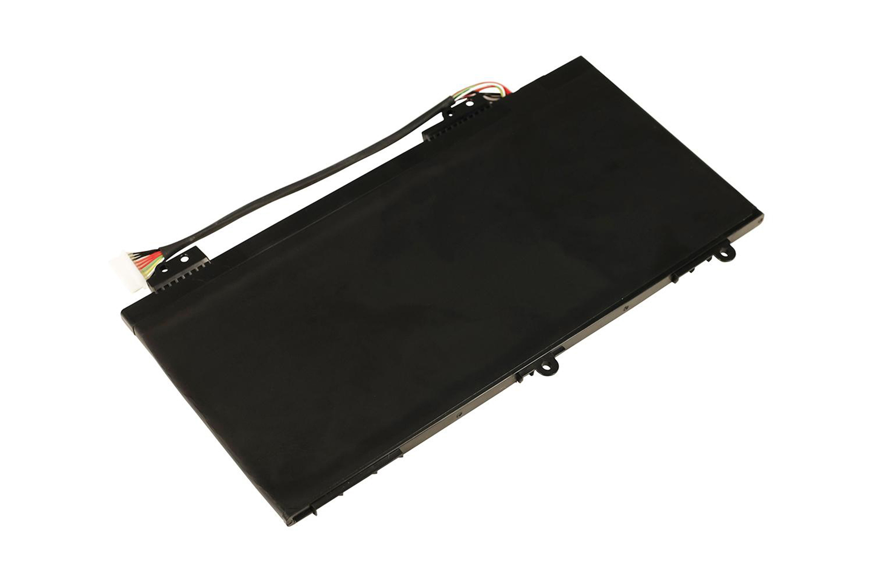 Schwarzer Laptop-Akku mit angeschlossenem Kabel. Es hat eine rechteckige Form auf weißem Hintergrund.