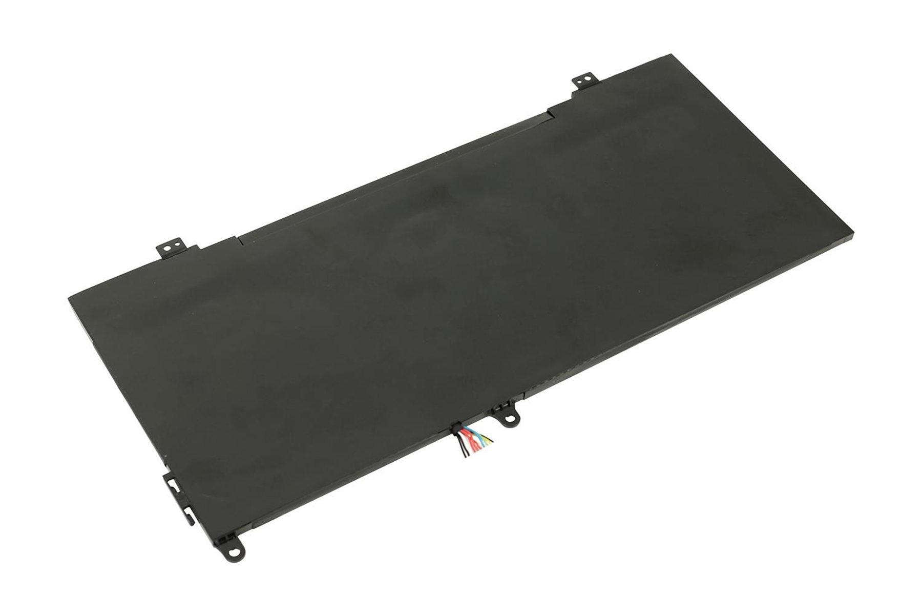 Ein schwarzer Laptop-Akku auf weißem Hintergrund, aus leicht erhöhter Perspektive betrachtet.