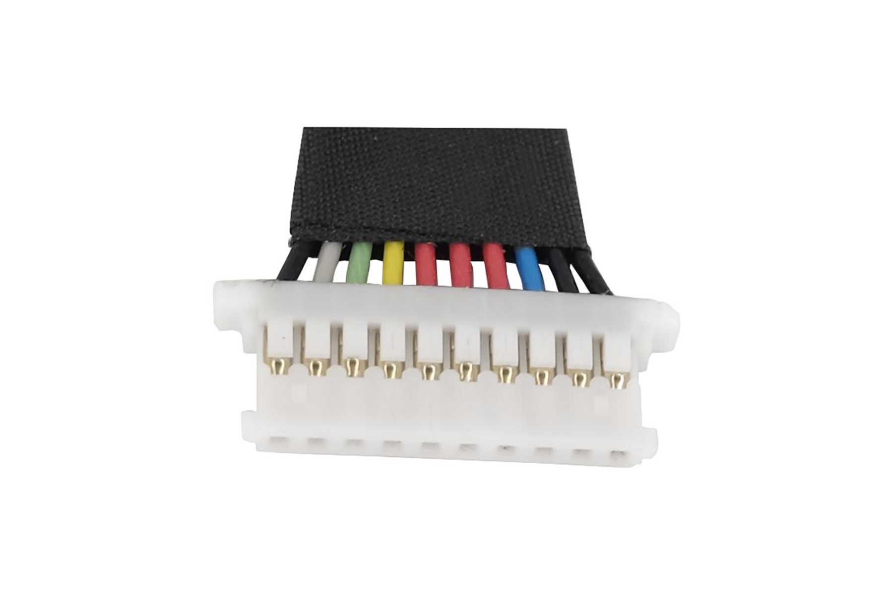 Weißer Stecker mit Drähten, schwarz und andere Farben.