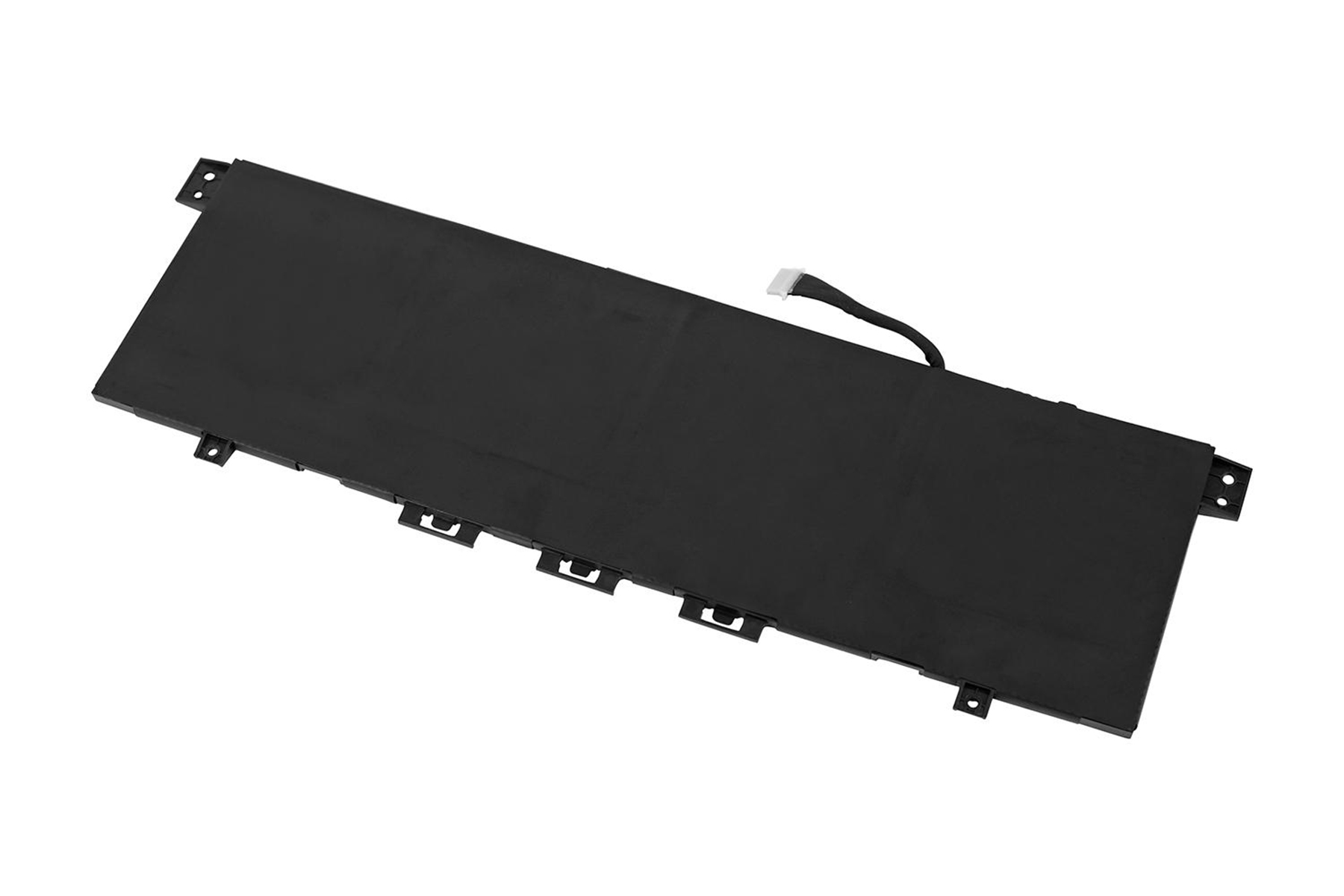 Un pacco batteria per laptop nero con un piccolo cavo, isolato su sfondo bianco.