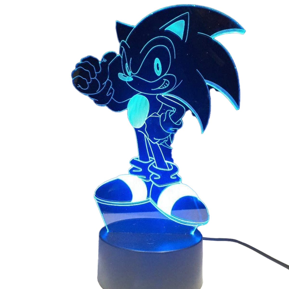 Eine blaue Sonic the Hedgehog Lampe. Sonic steht auf einem schwarzen Sockel. Die Lampe leuchtet blau.