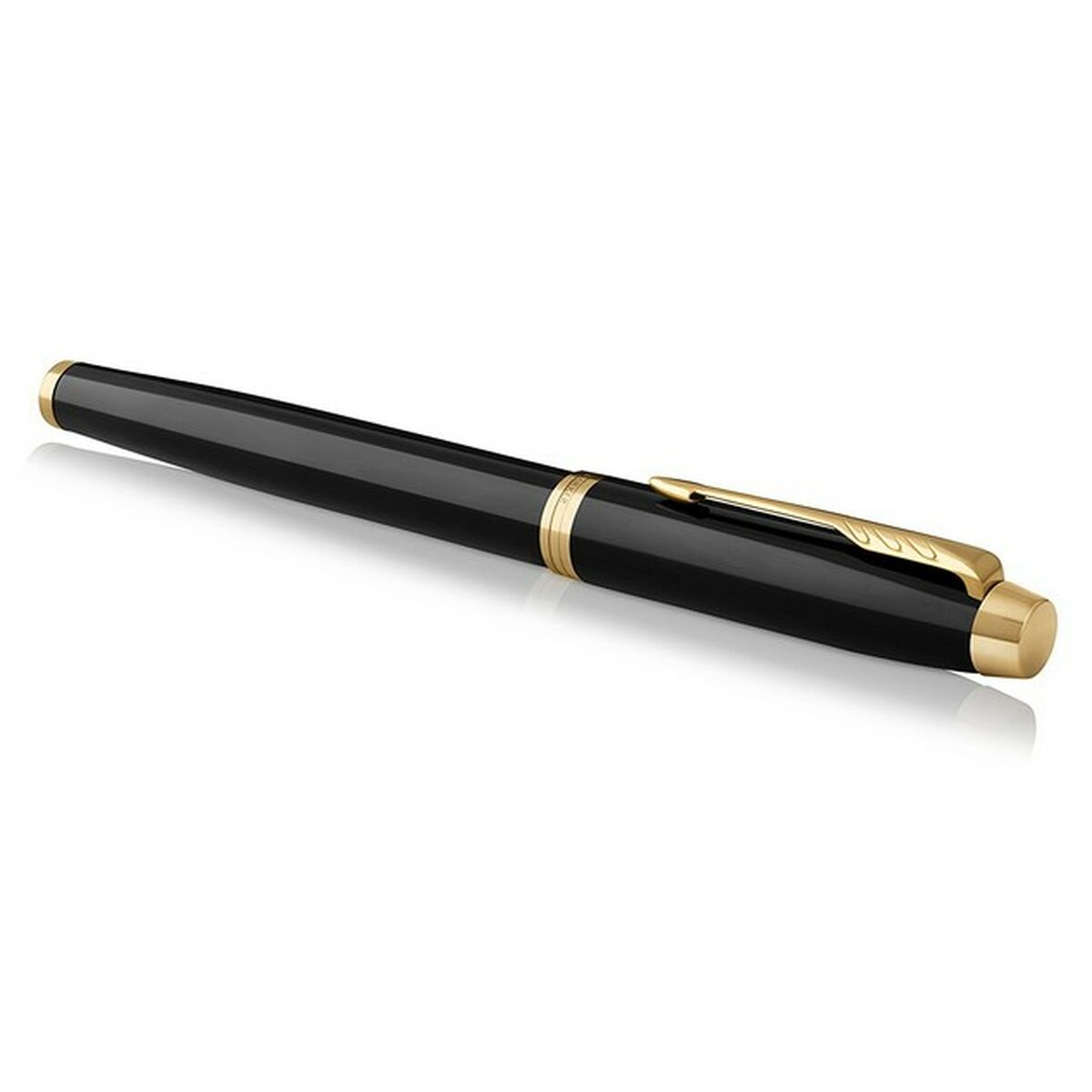 Schwarzer Stift mit goldenen Akzenten. Der Stift liegt auf einer weißen Oberfläche.
