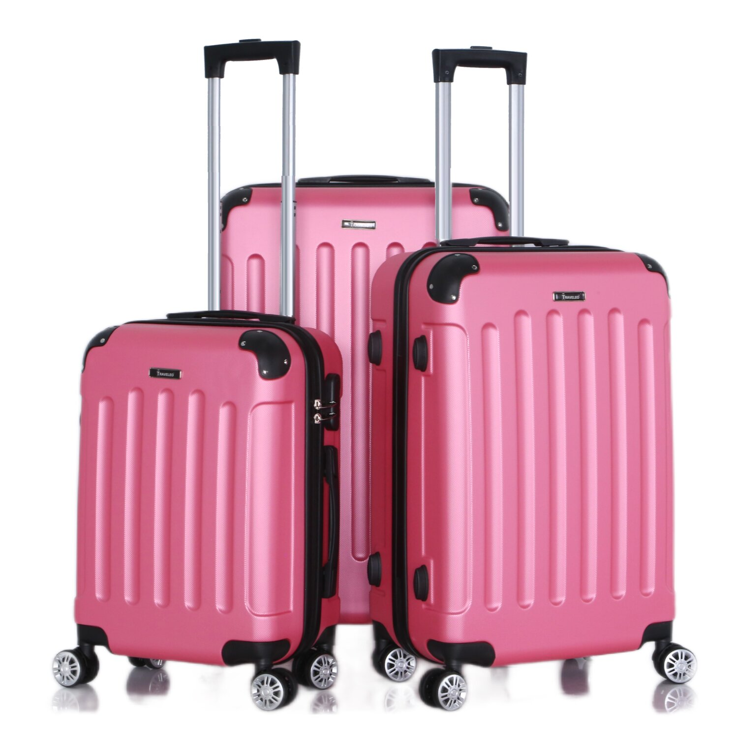Set aus drei rosa Koffern. Verschiedene Größen mit schwarzen Akzenten und silbernen Rädern.
