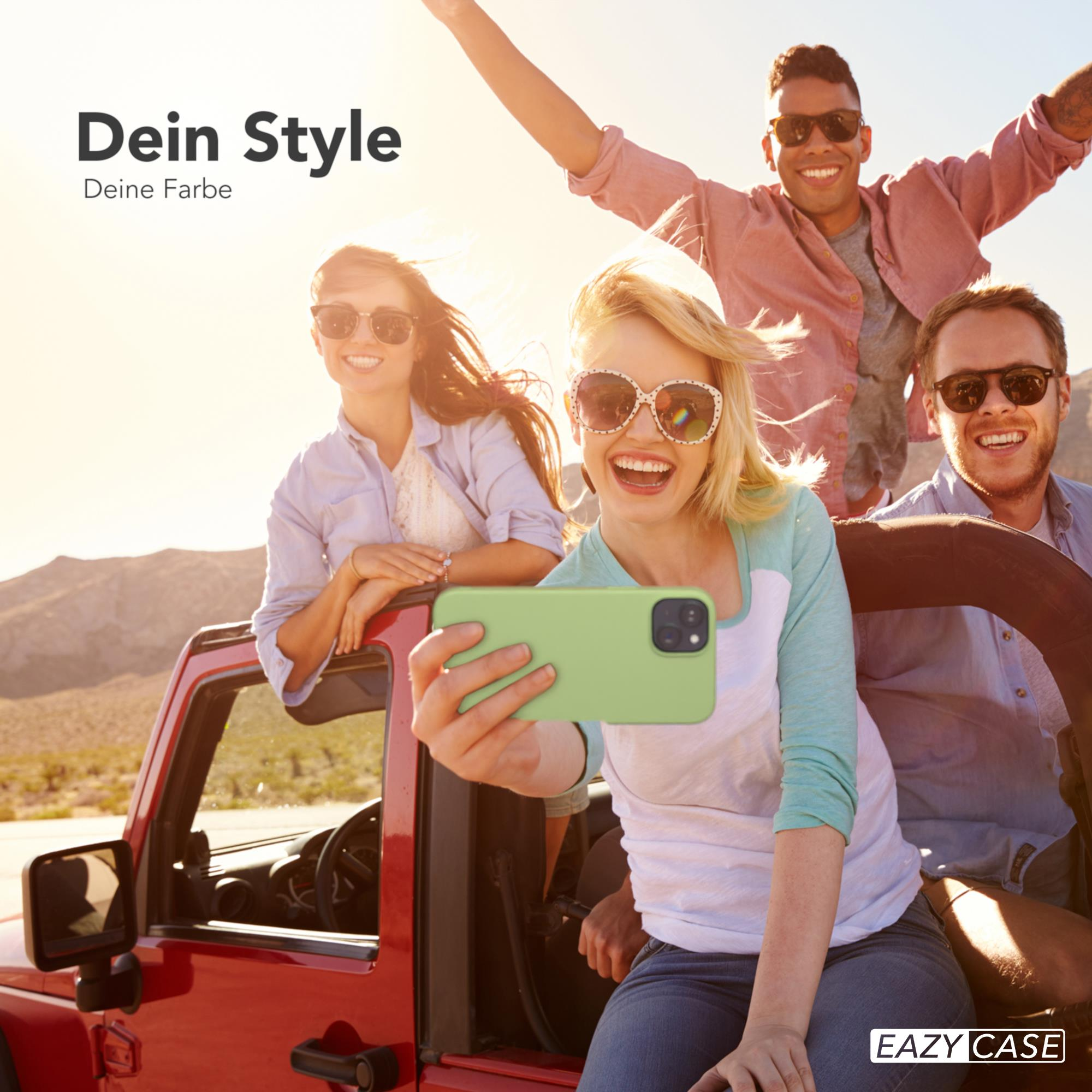 Vier Personen in einem roten Jeep machen ein Selfie mit einer grünen Handyhülle. Text: 'Dein Style', 'Deine Farbe'.