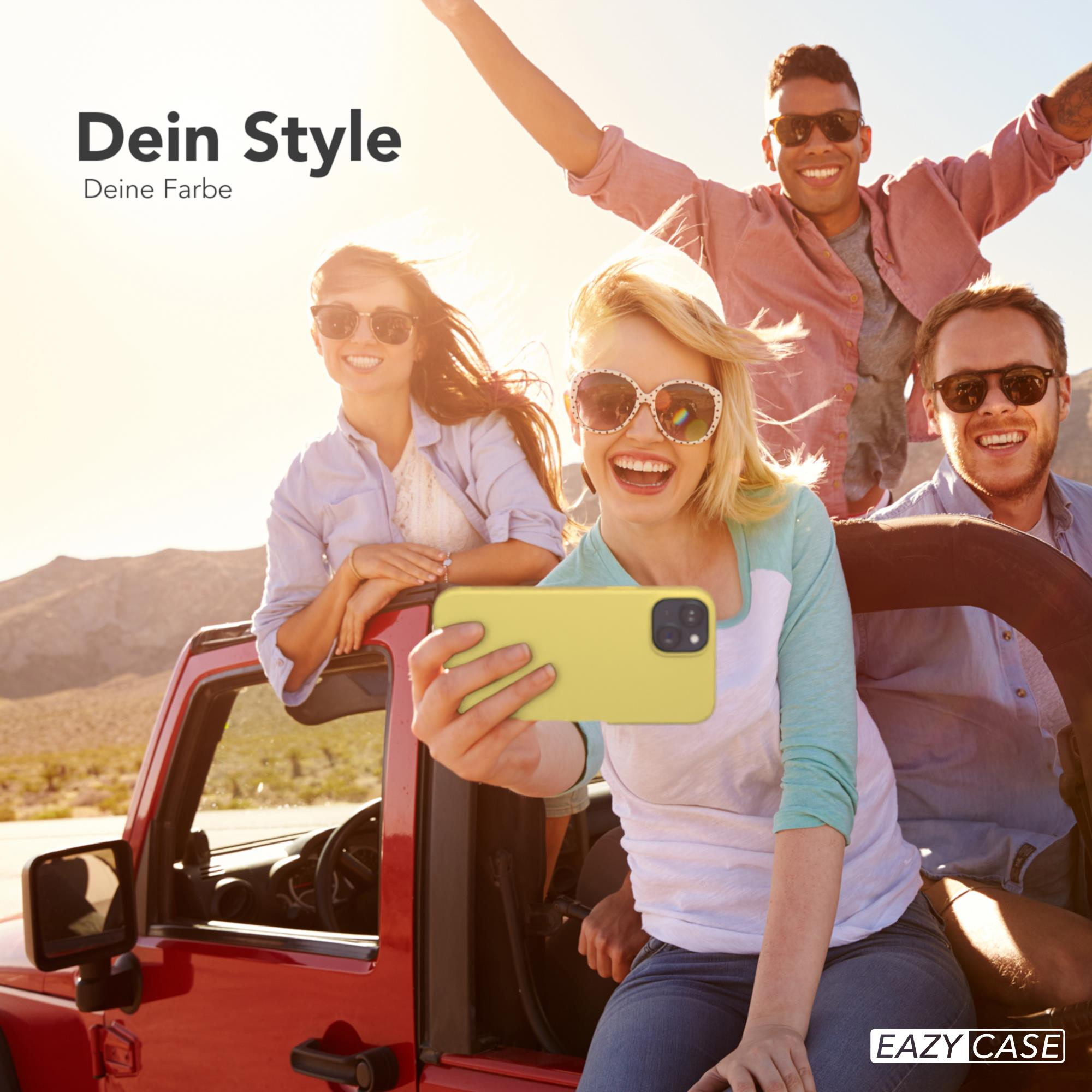 Gruppe von Leuten im Auto, die ein Selfie machen. Sonnenschein und ein rotes Auto. Text: Dein Style, Deine Farbe.