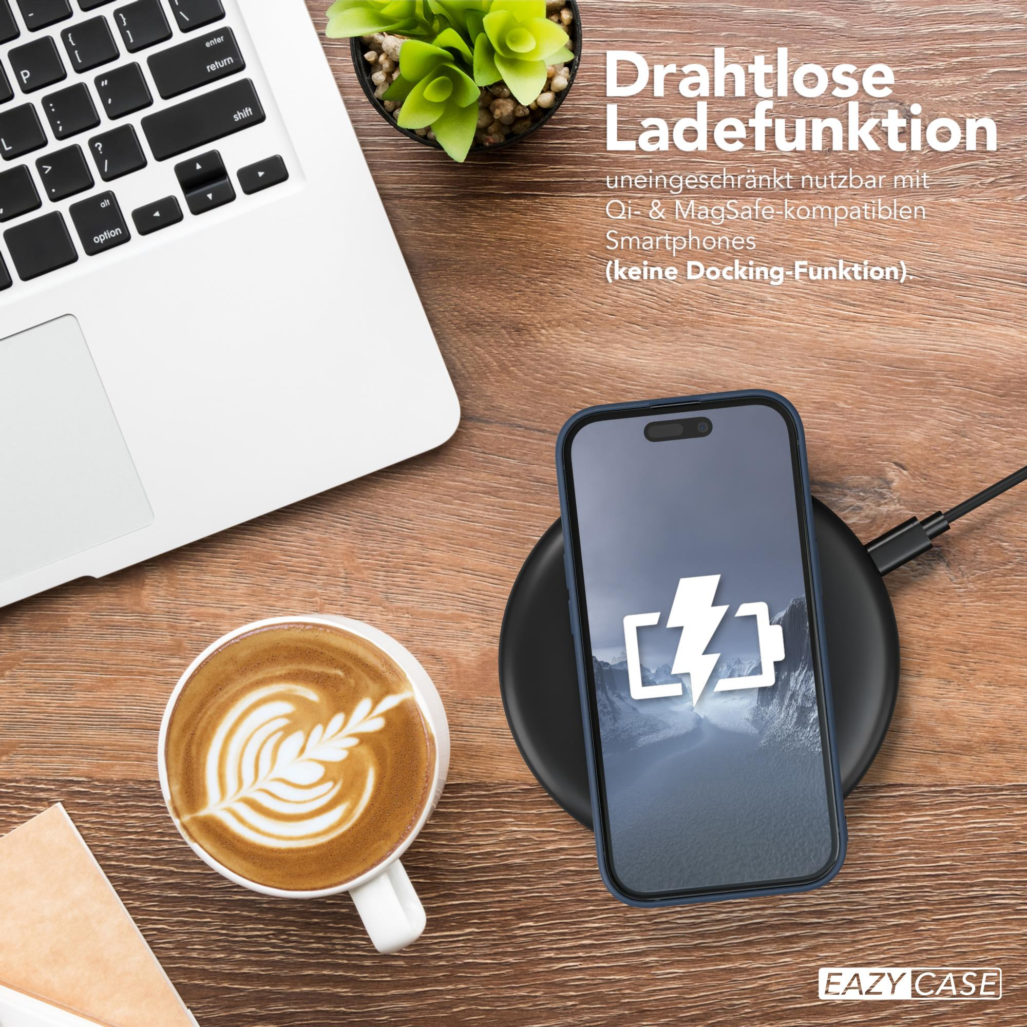Telefon wird drahtlos mit einer Ladestation aufgeladen. Kaffee, Laptop und Pflanze im Hintergrund.