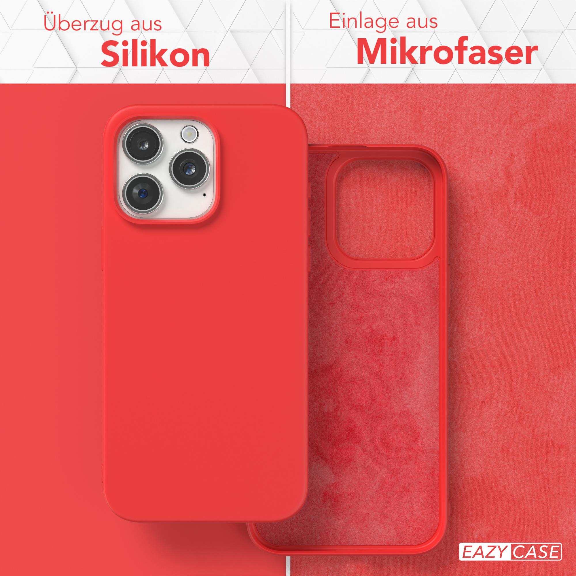 Zwei Handyhüllen, eine rote und eine klare. Die rote Hülle ist aus Silikon, die klare hat Mikrofaser innen.